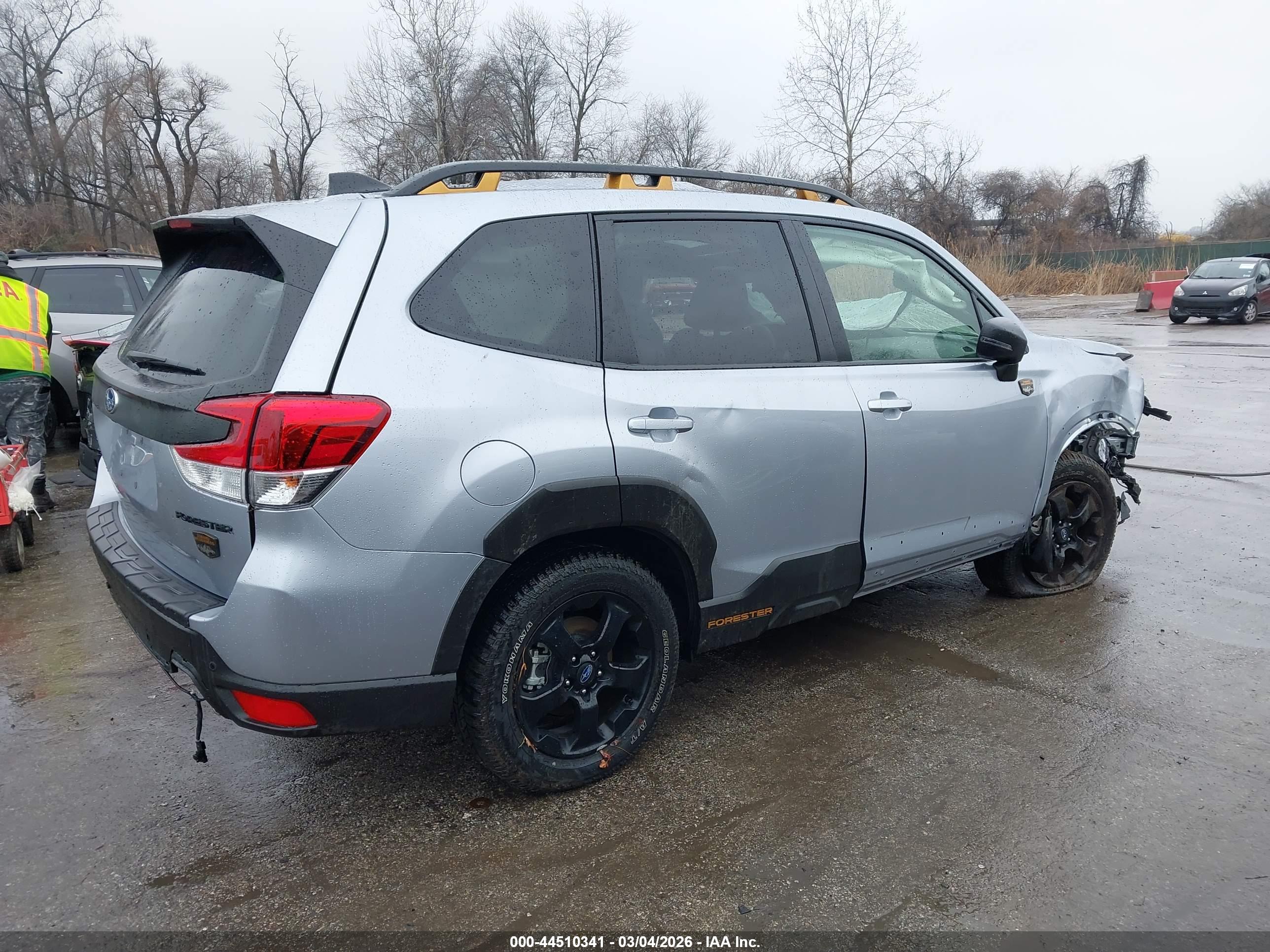 SUBARU FORESTER image 4