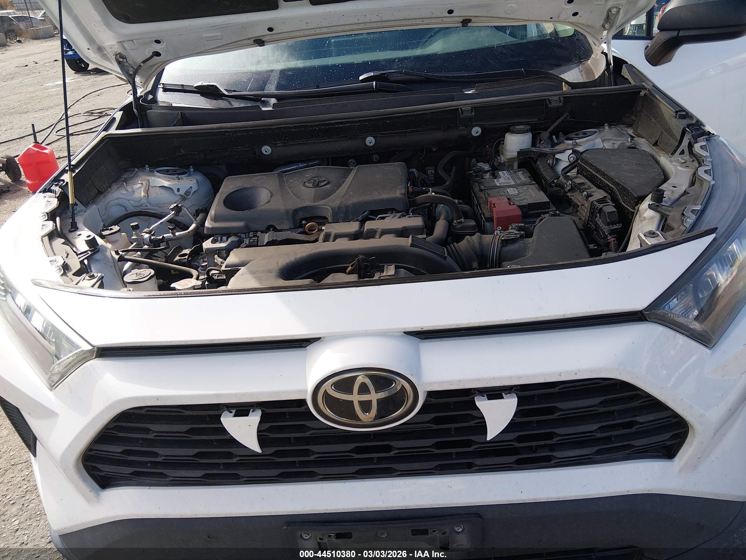 TOYOTA RAV4 image 10