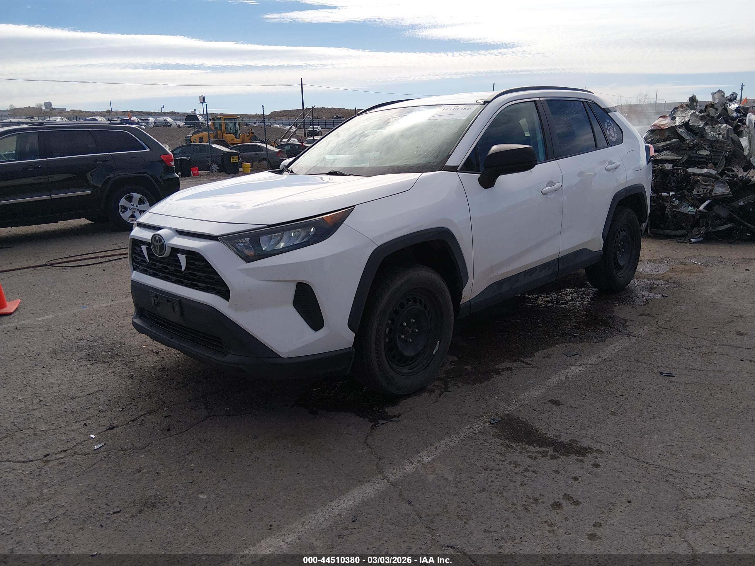 TOYOTA RAV4 image 2