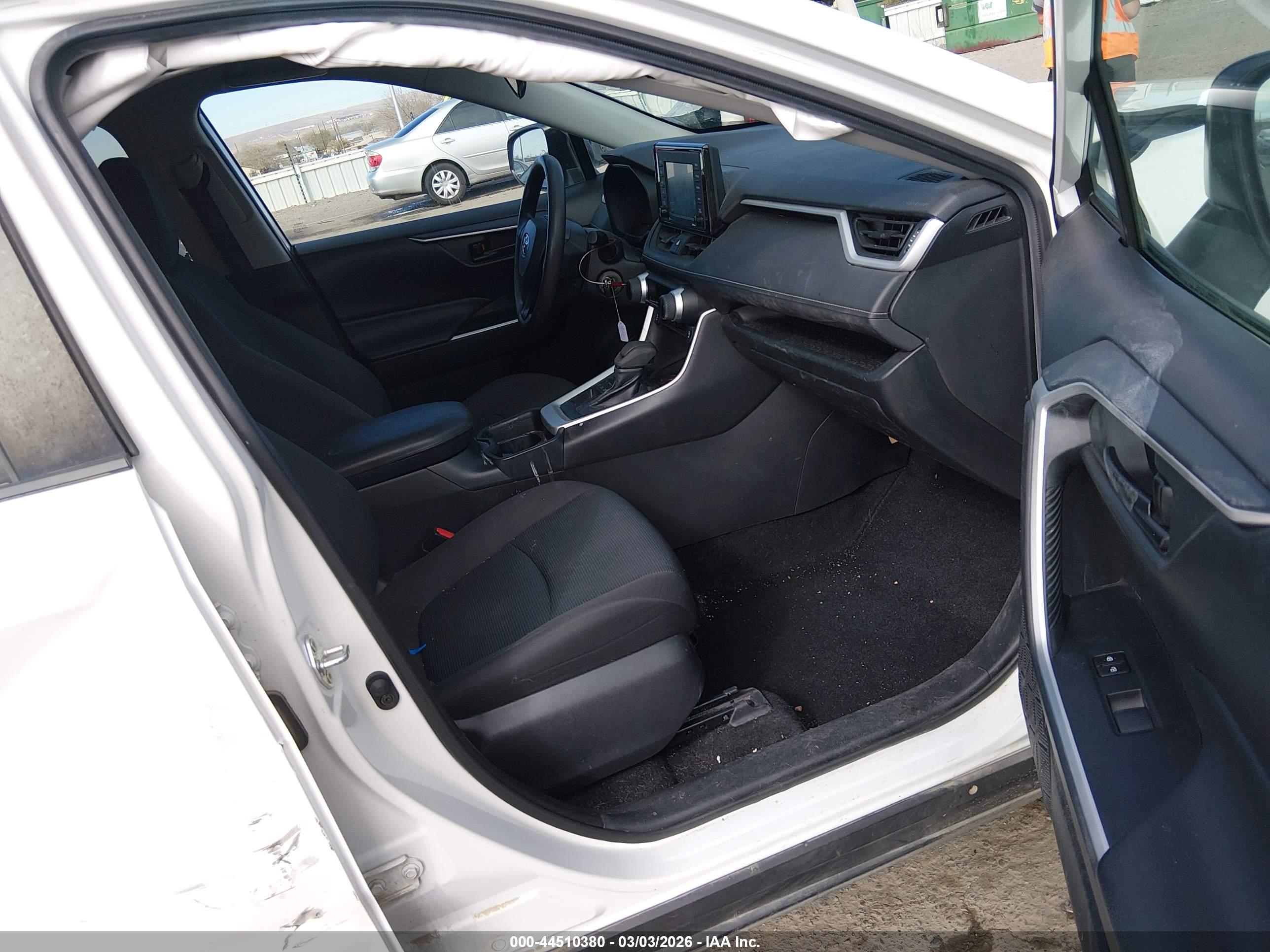 TOYOTA RAV4 image 5