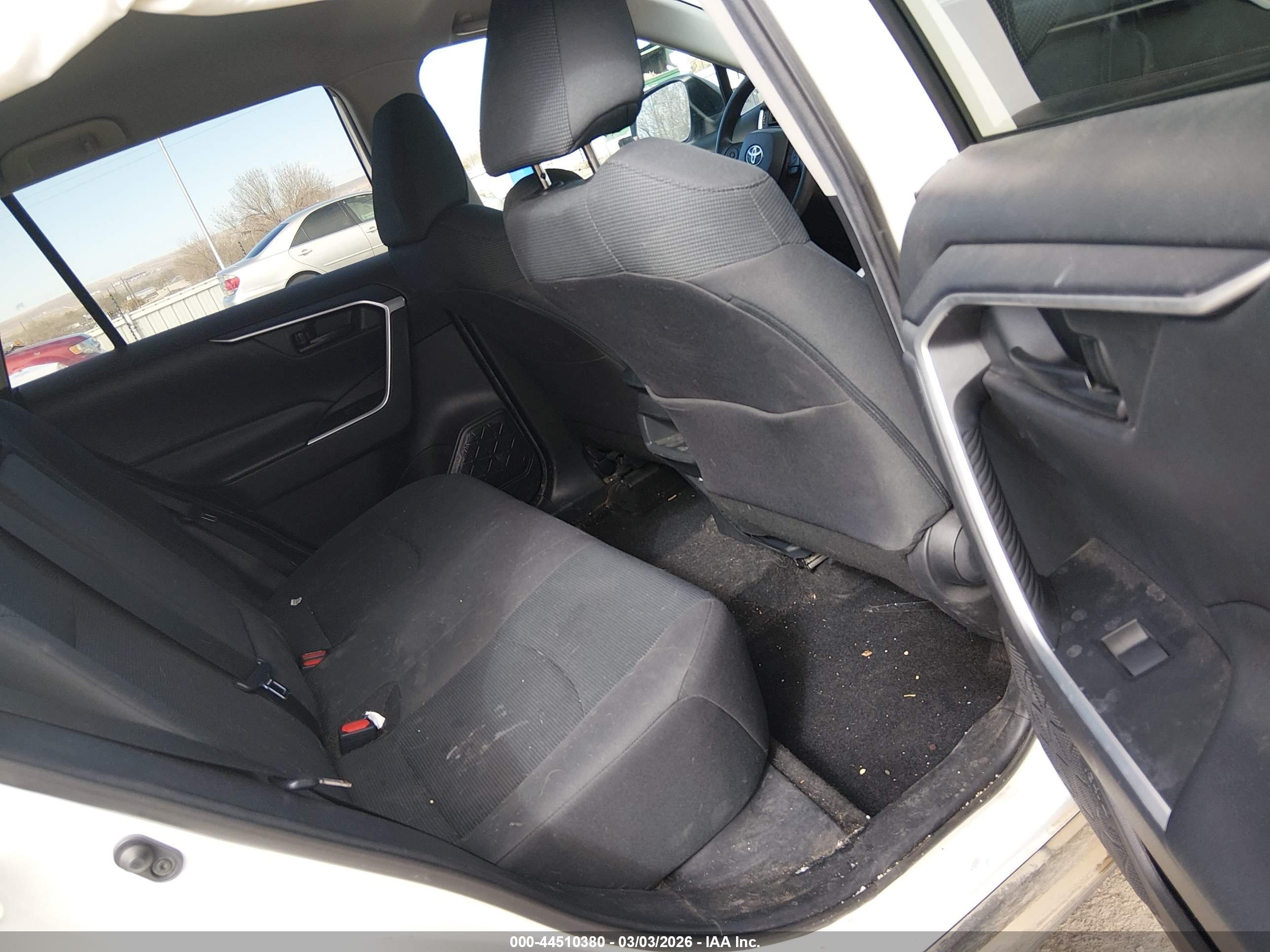 TOYOTA RAV4 image 8