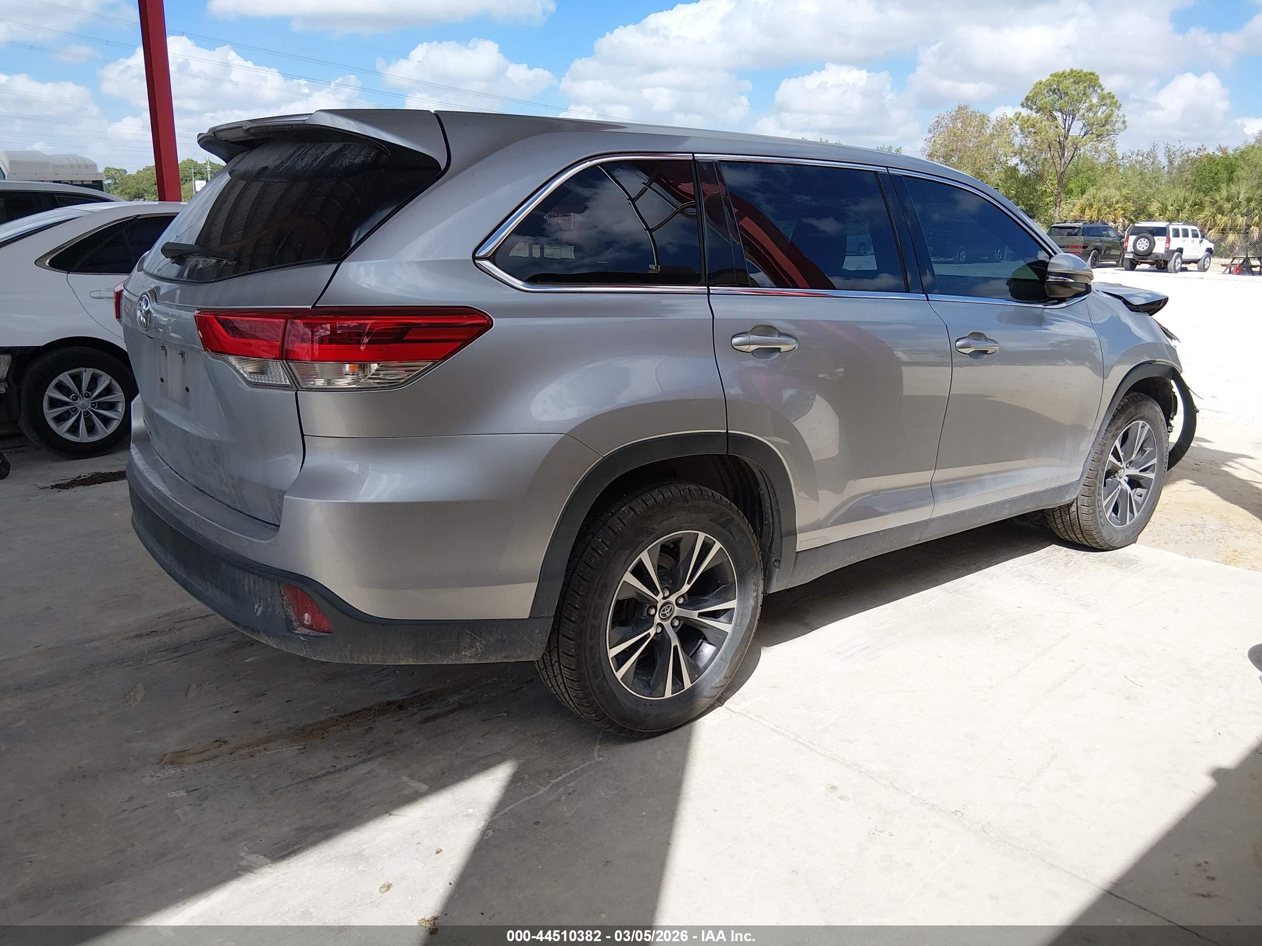 TOYOTA HIGHLANDER image 4