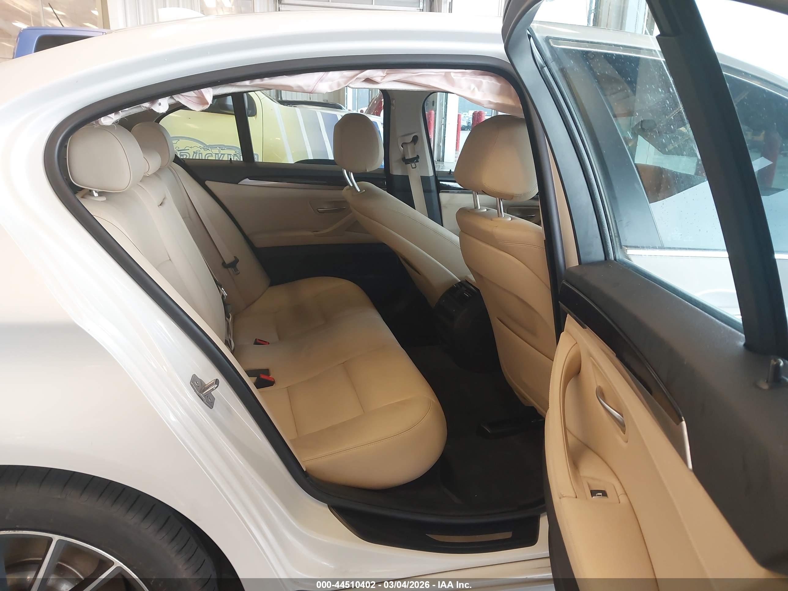 BMW 528I image 8