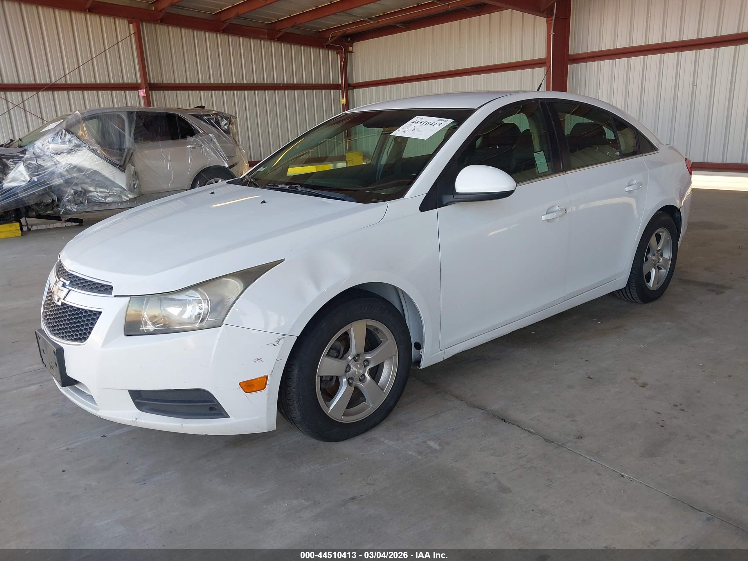CHEVROLET CRUZE image 2
