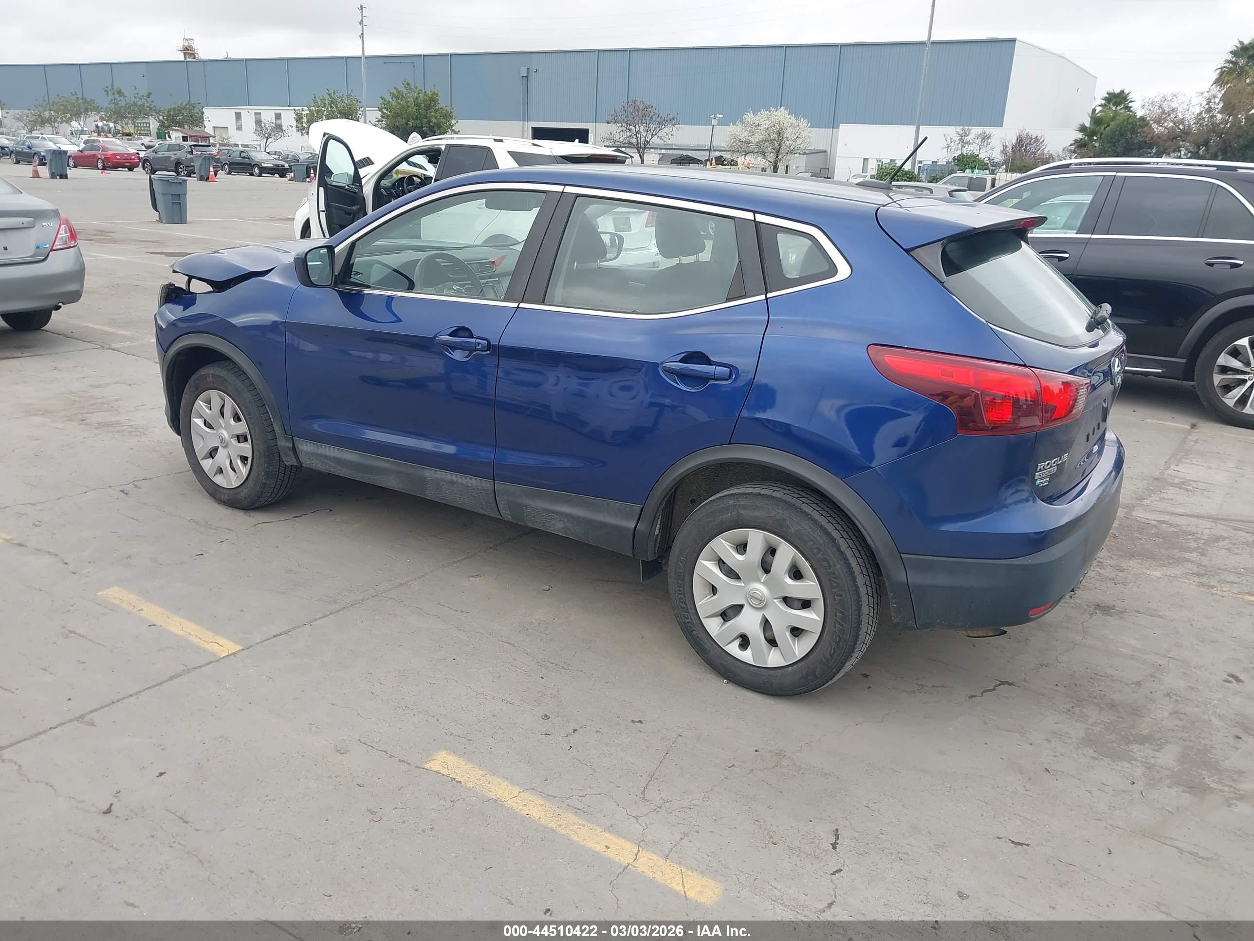 NISSAN ROGUE image 3