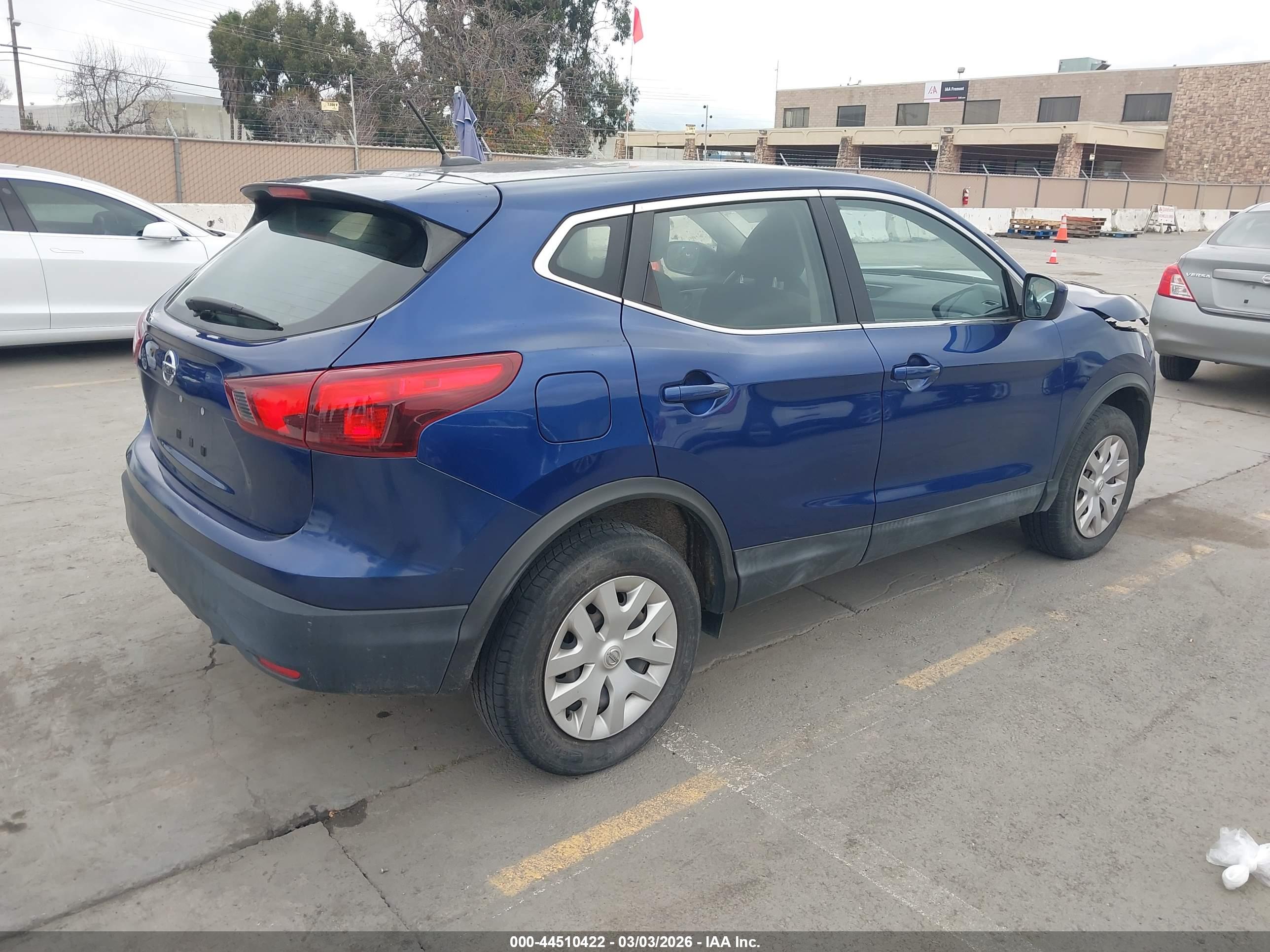 NISSAN ROGUE image 4