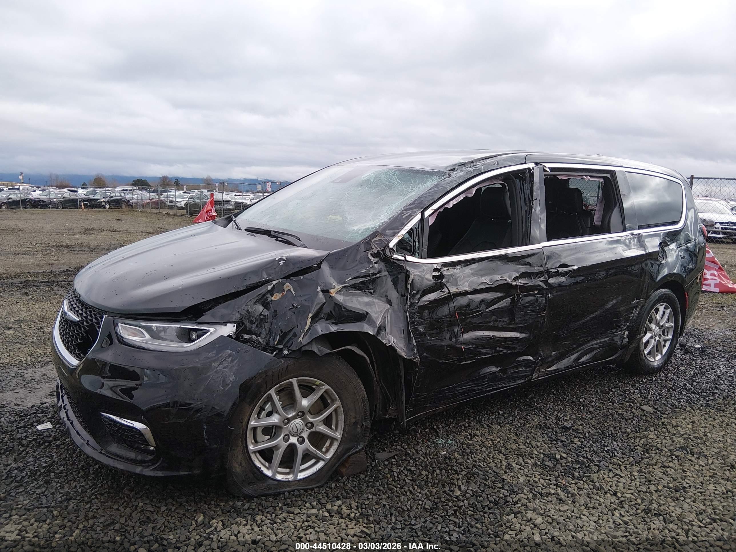 CHRYSLER PACIFICA image 2