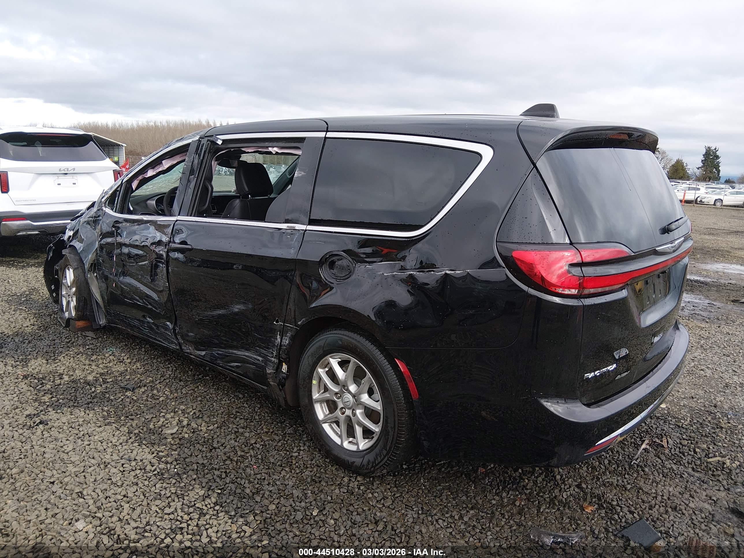 CHRYSLER PACIFICA image 3