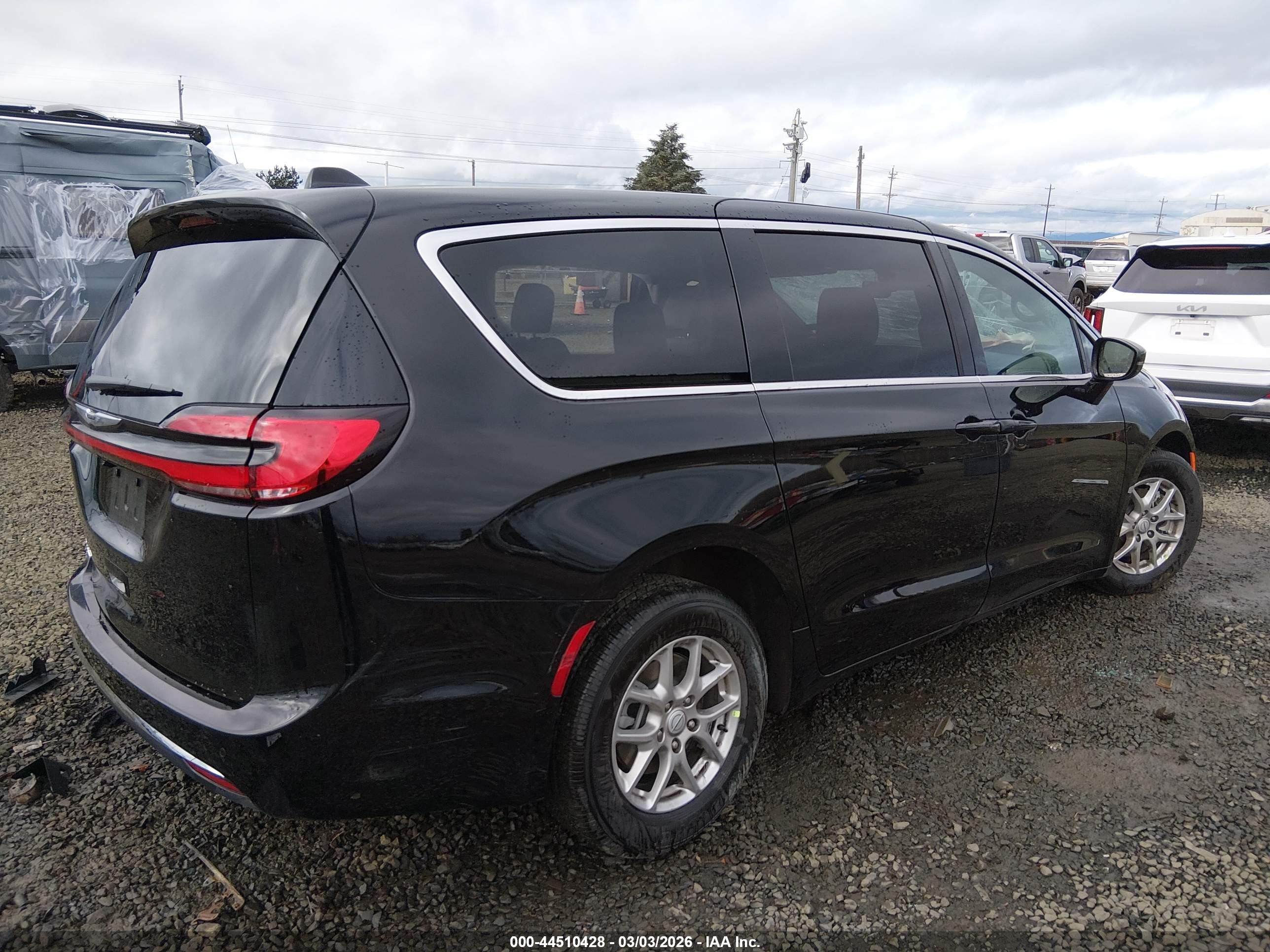 CHRYSLER PACIFICA image 4