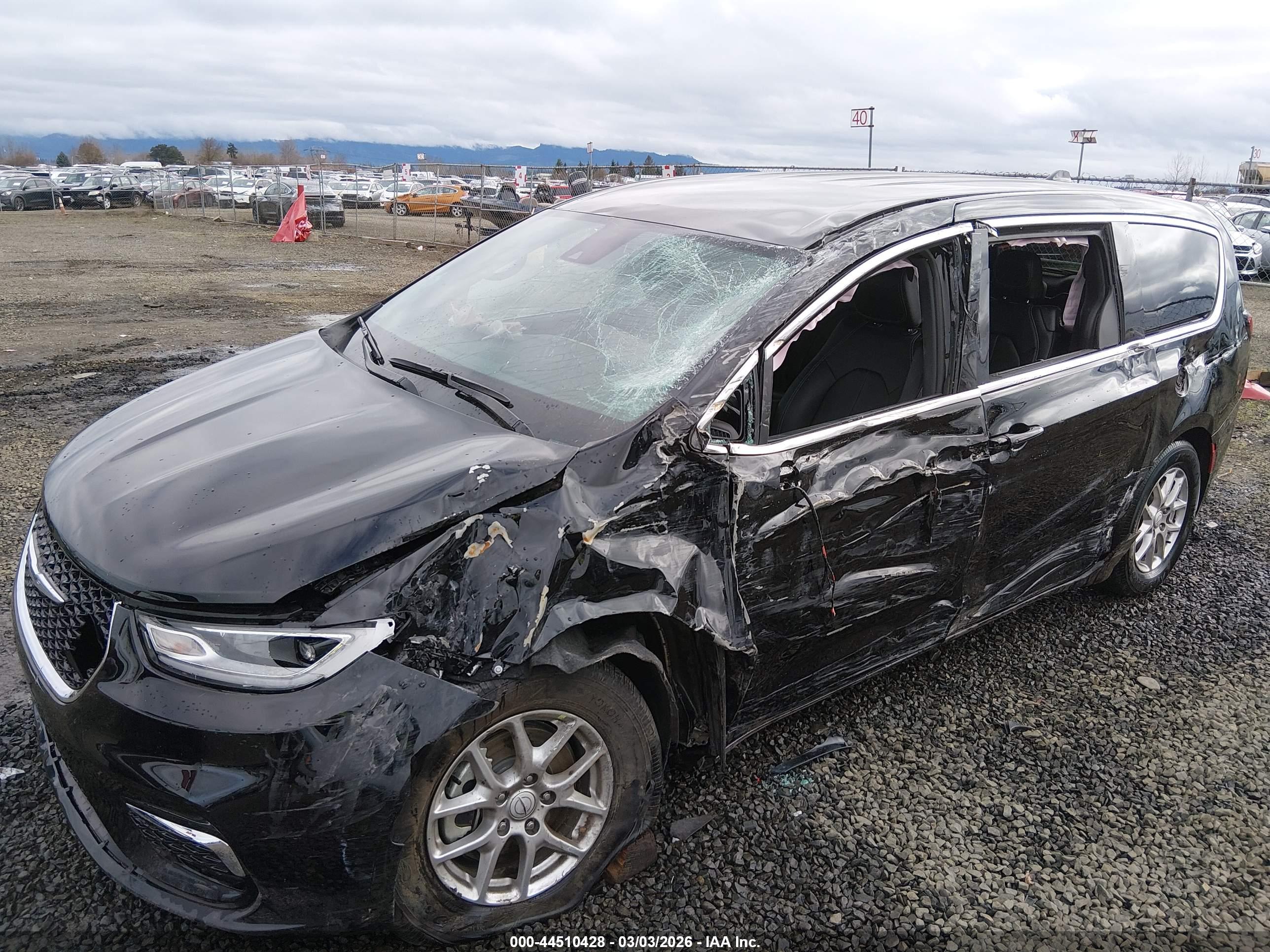 CHRYSLER PACIFICA image 6