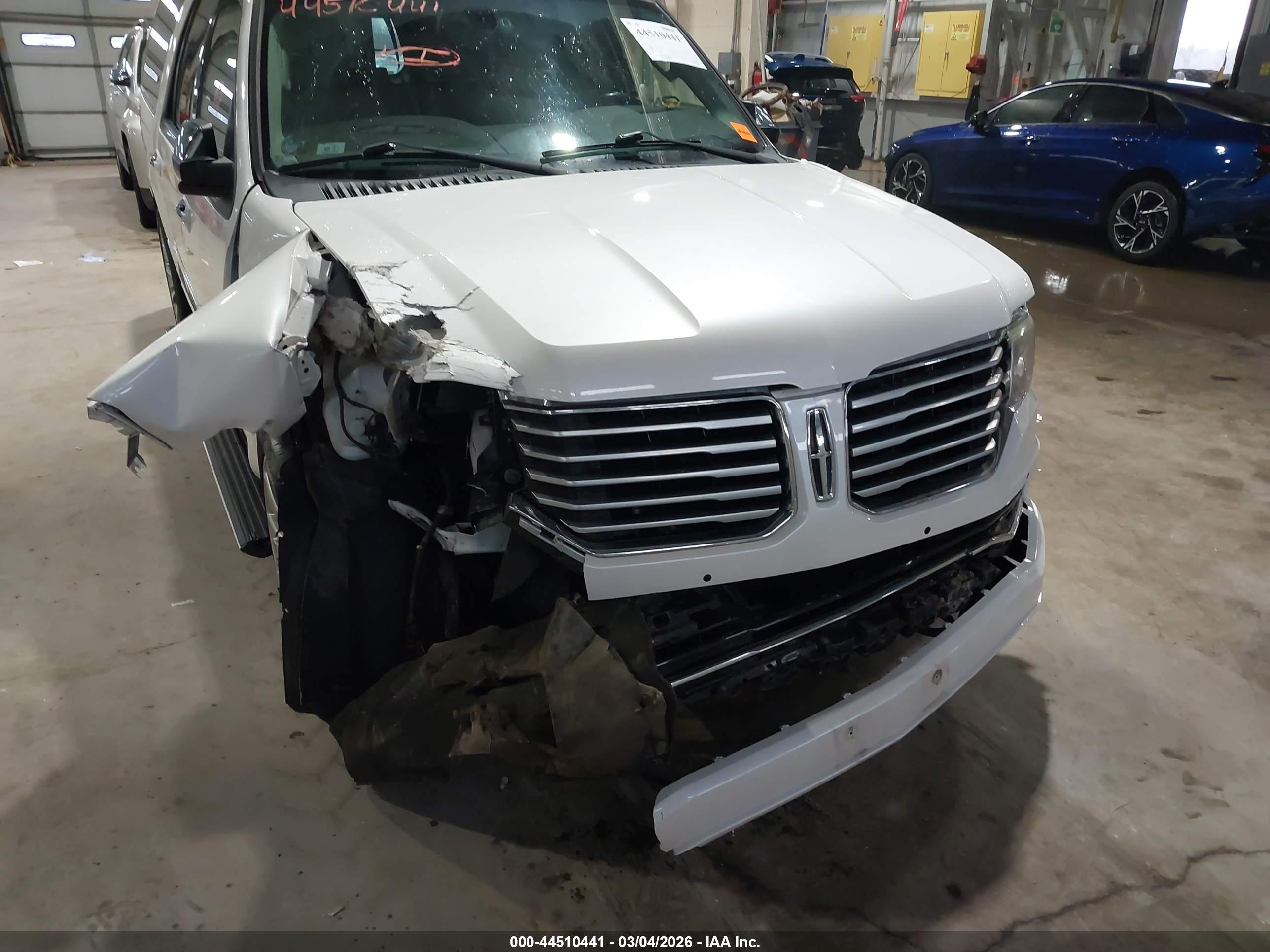 LINCOLN NAVIGATOR image 6