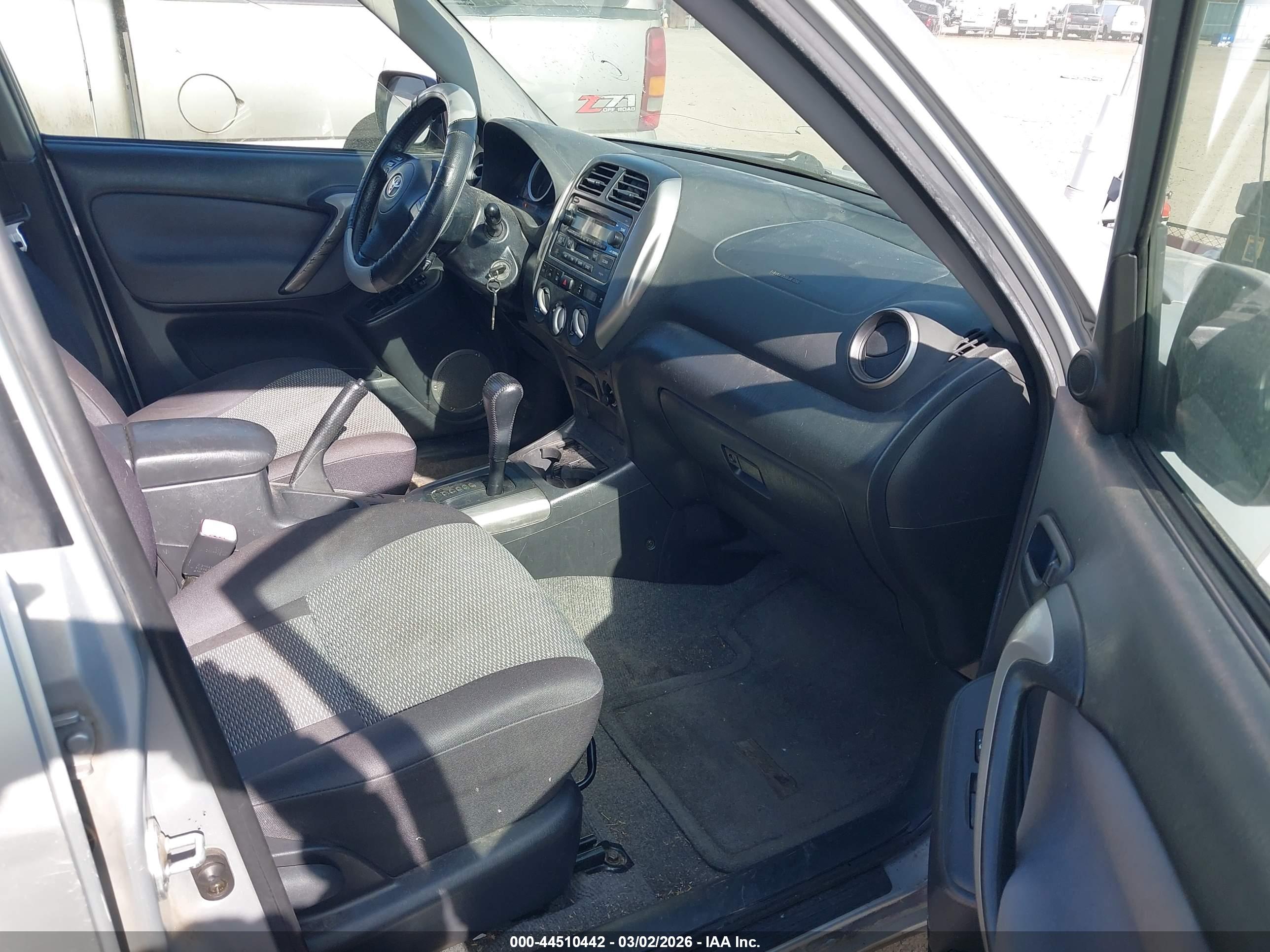 TOYOTA RAV4 image 5