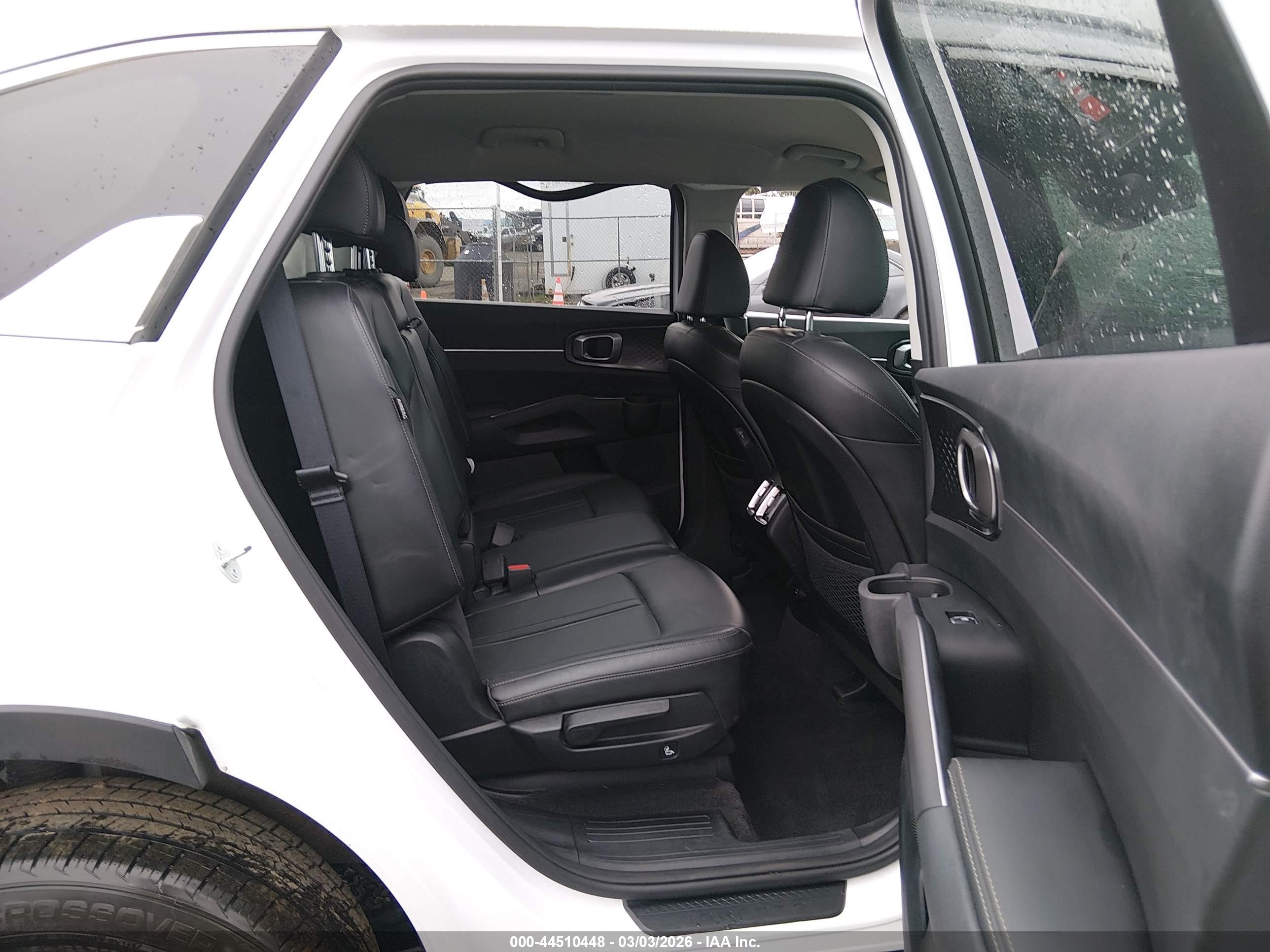 KIA SORENTO image 8