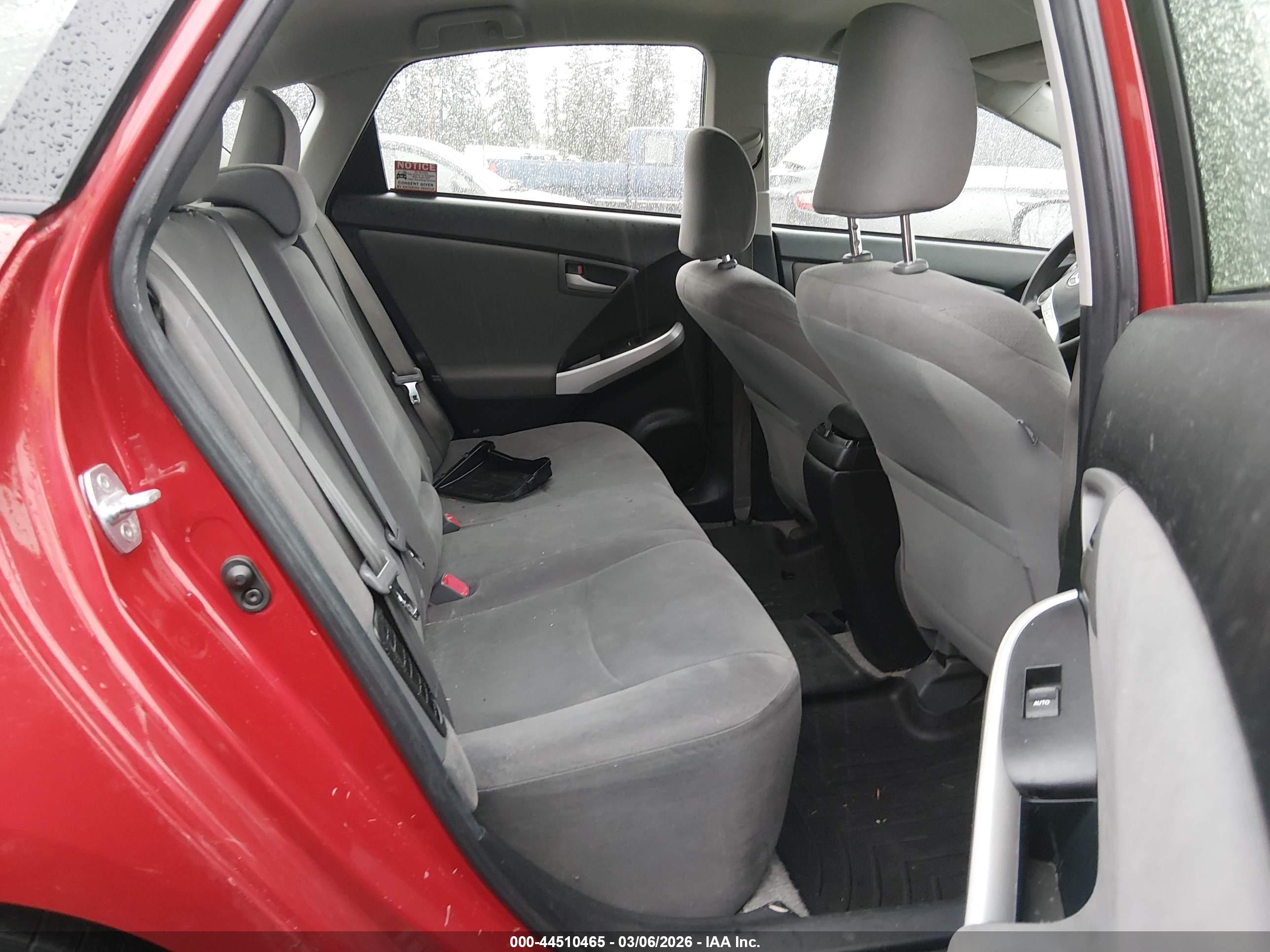 TOYOTA PRIUS image 8