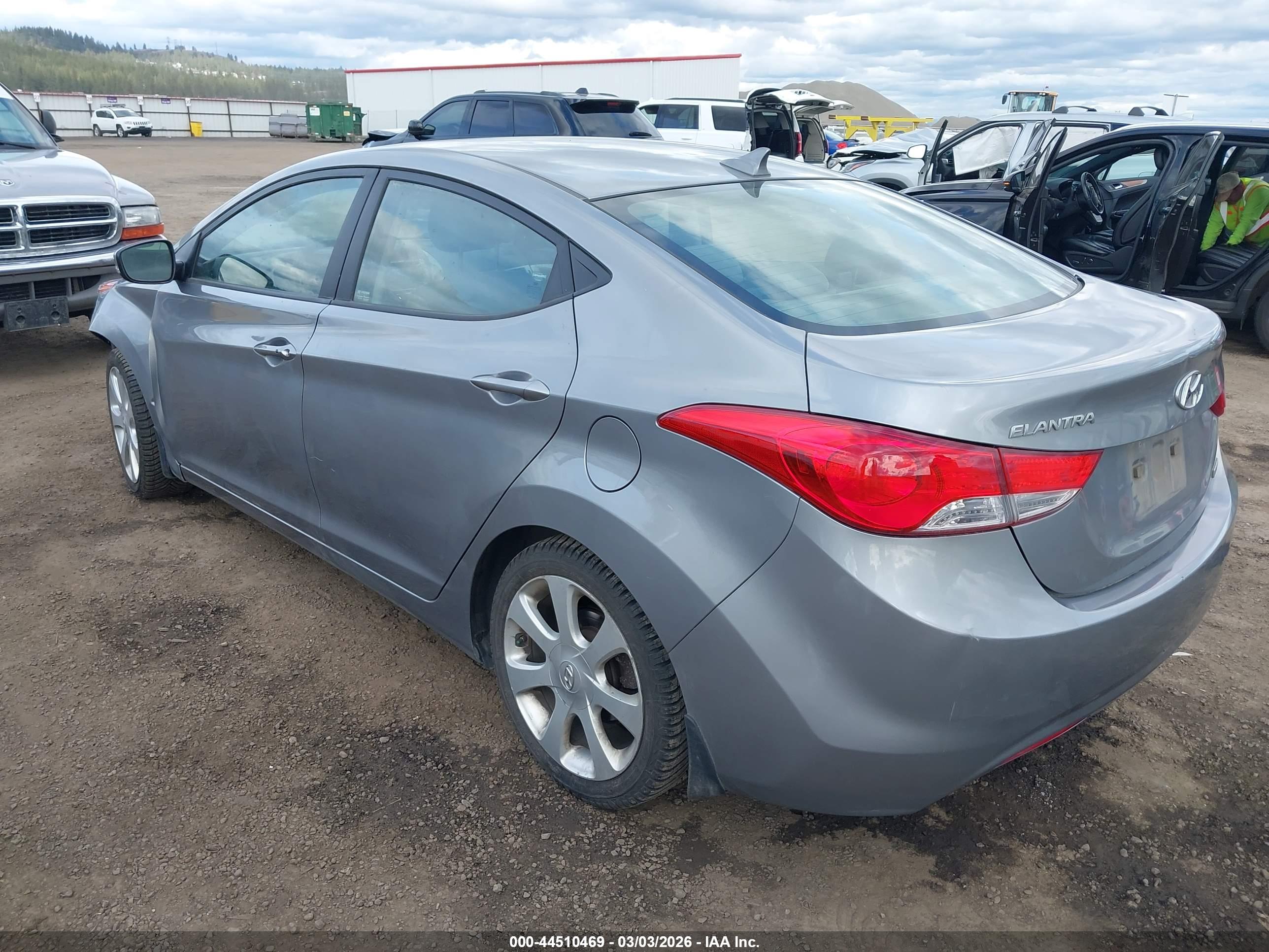 HYUNDAI ELANTRA image 3