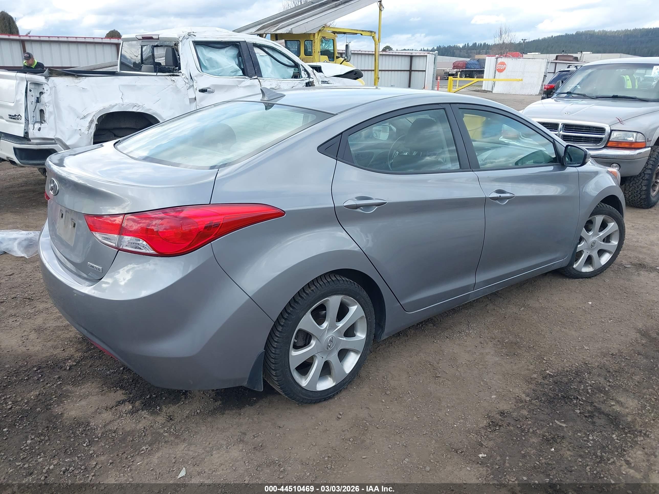 HYUNDAI ELANTRA image 4