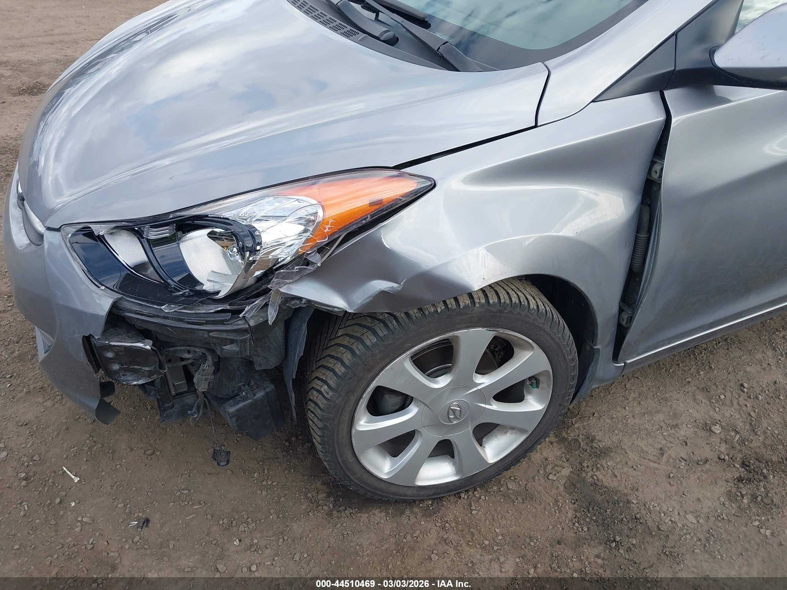 HYUNDAI ELANTRA image 6