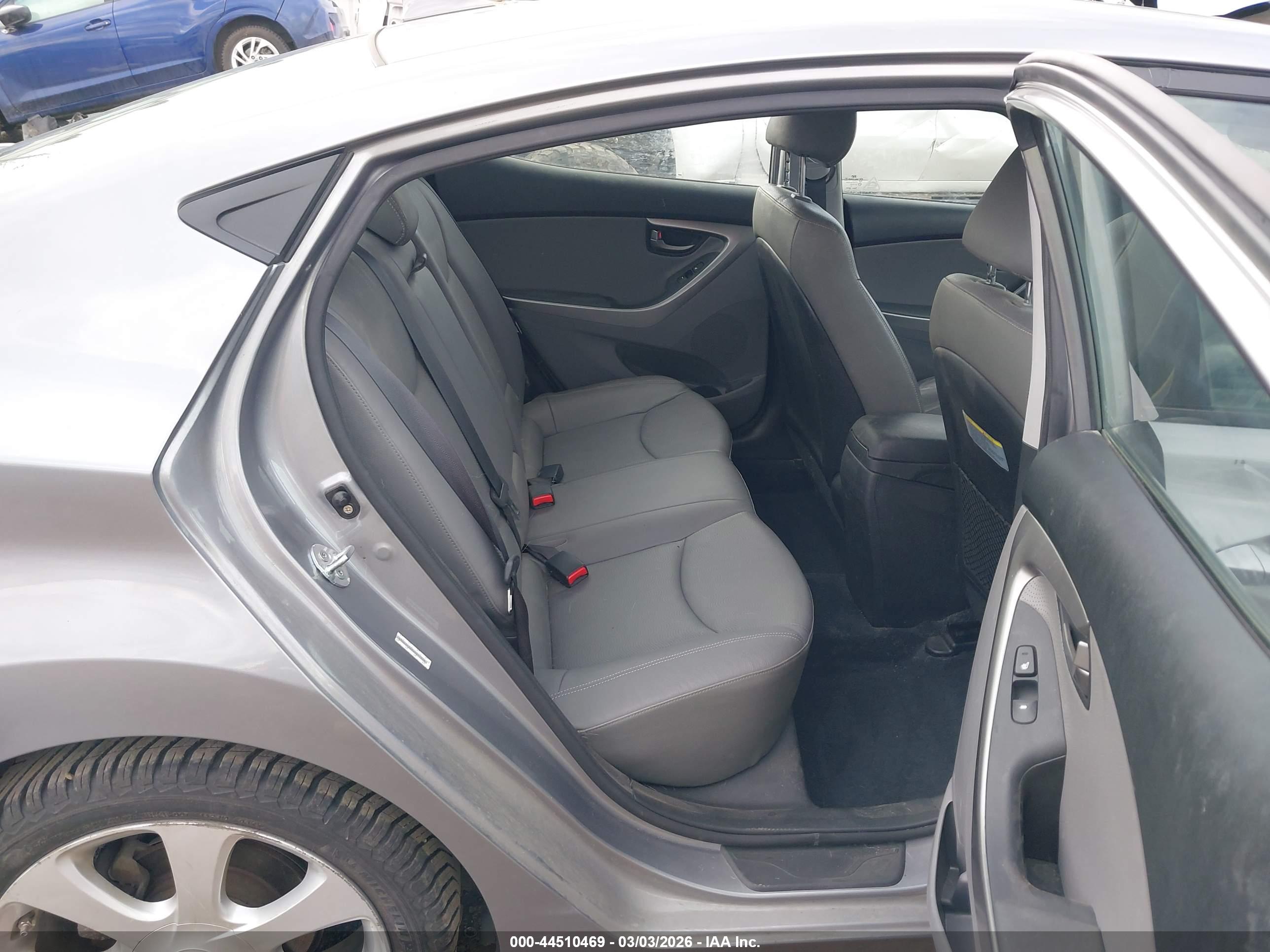 HYUNDAI ELANTRA image 8