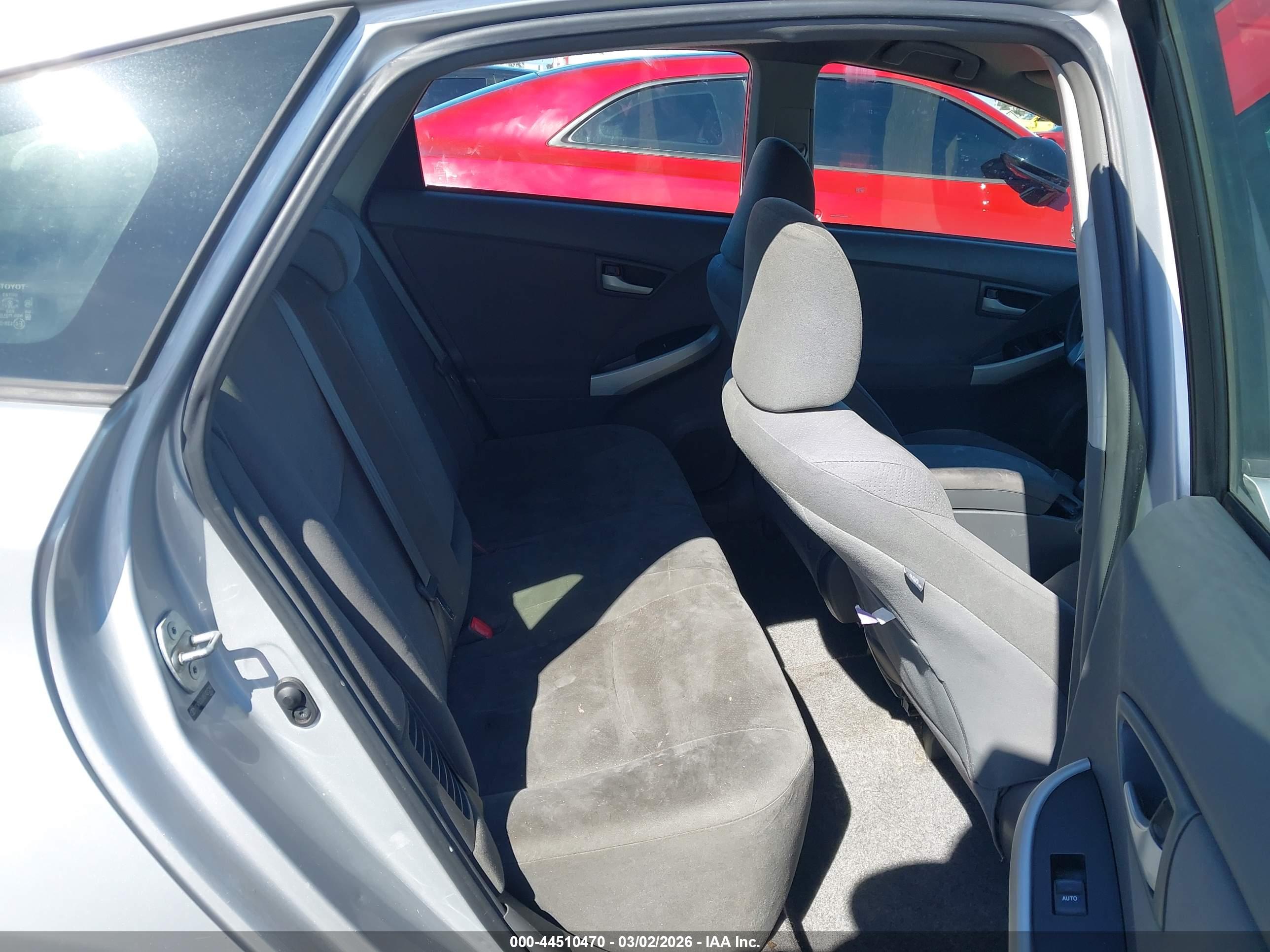 TOYOTA PRIUS image 8