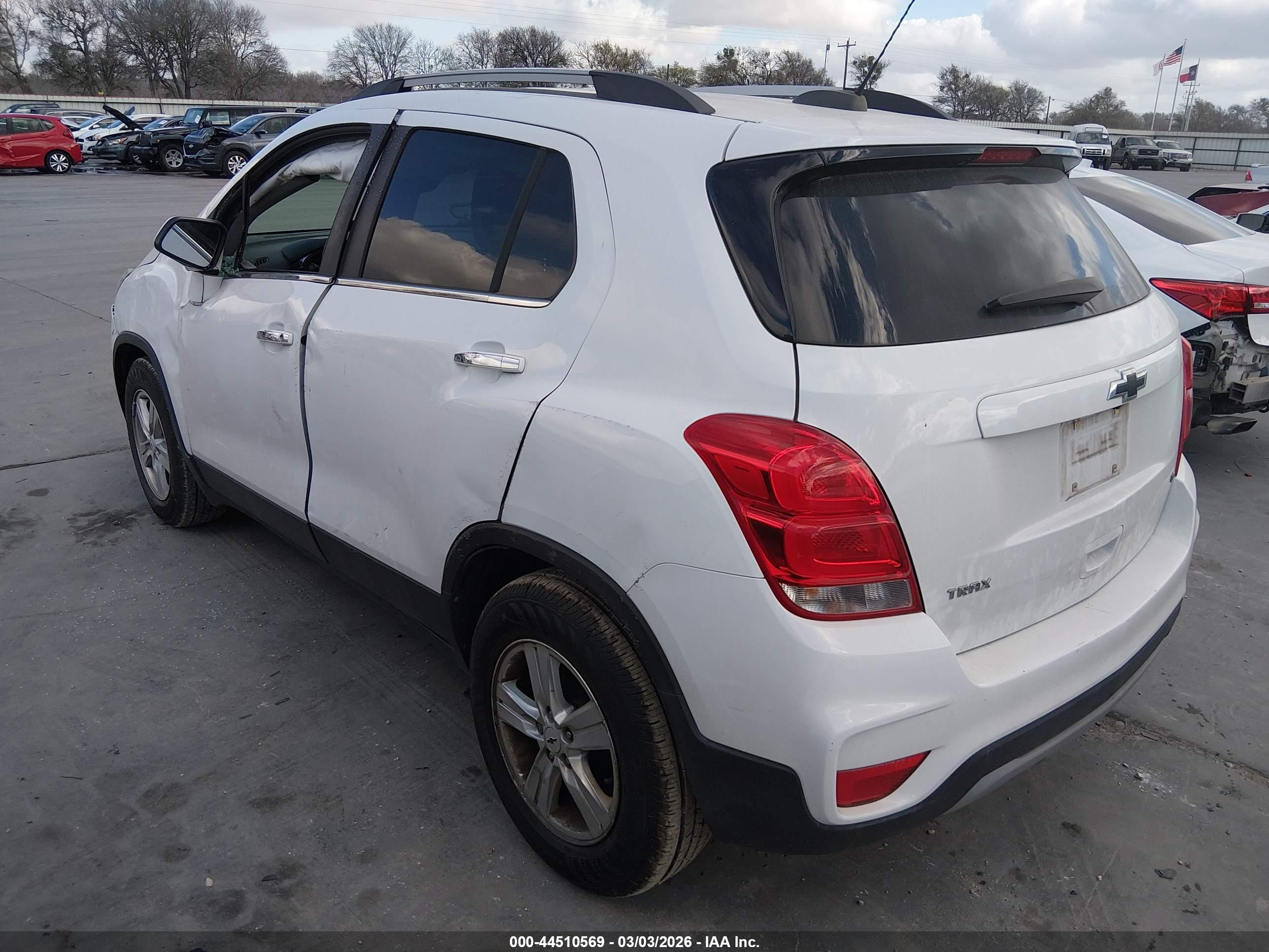 CHEVROLET TRAX image 3
