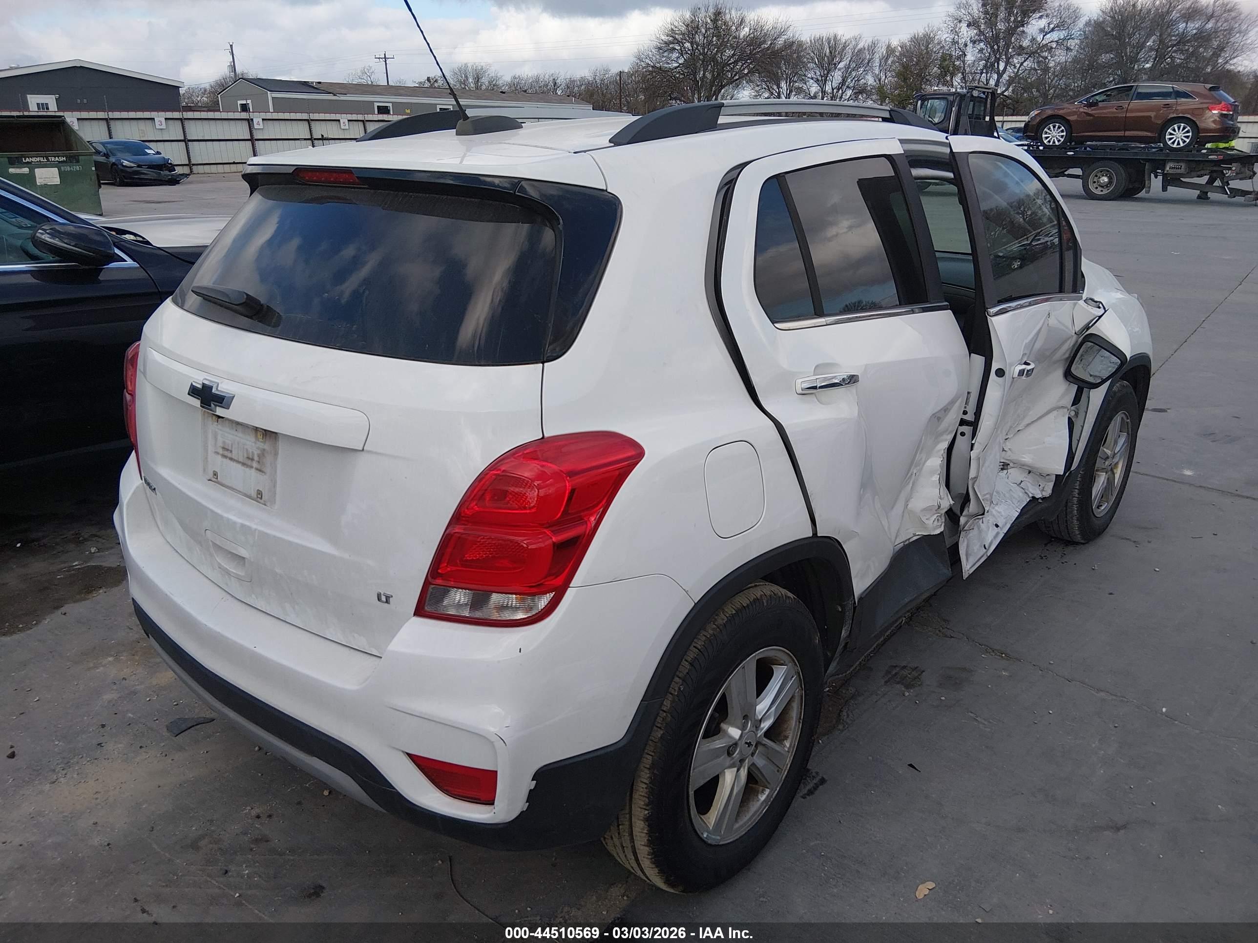 CHEVROLET TRAX image 4