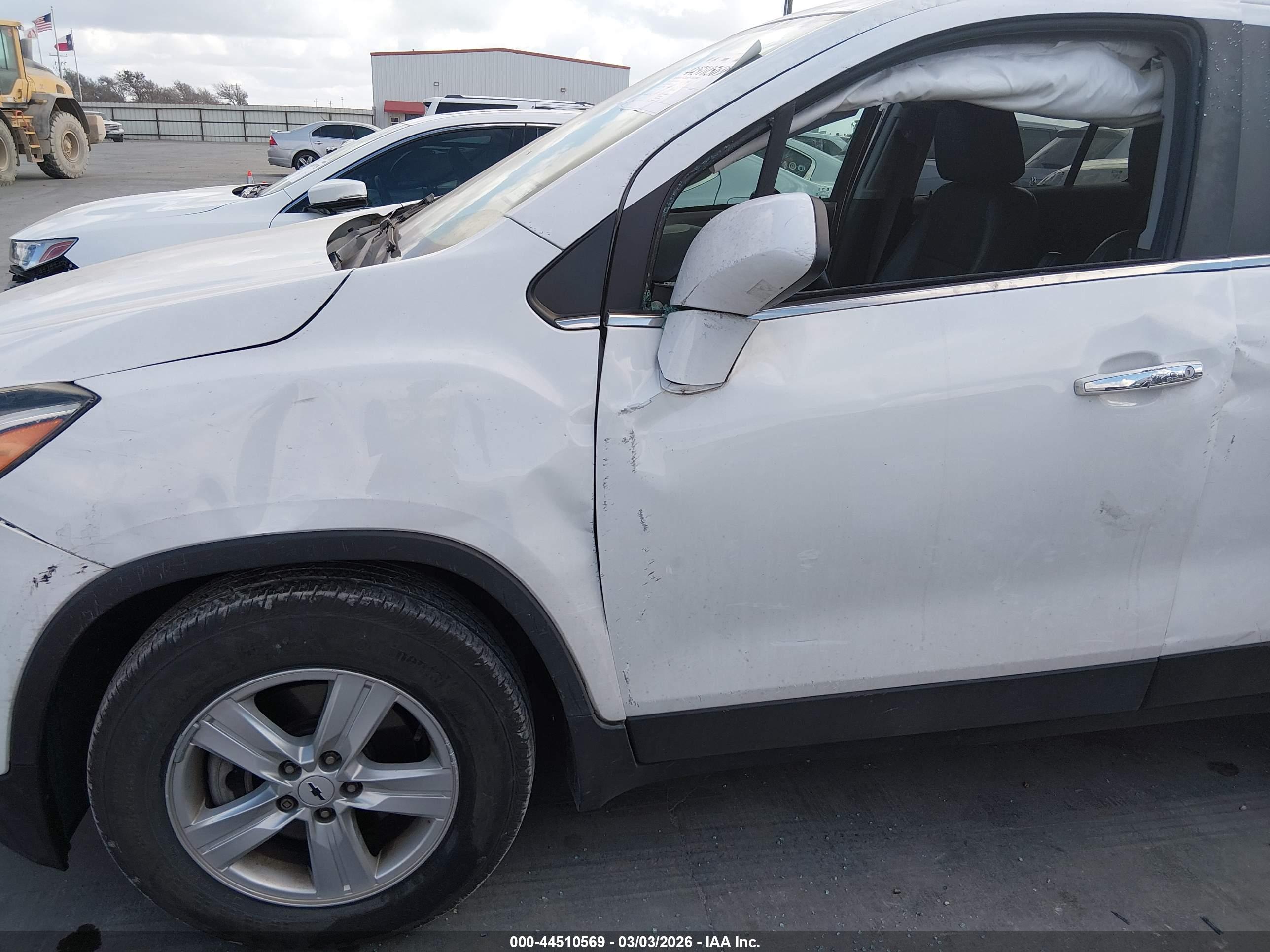 CHEVROLET TRAX image 6
