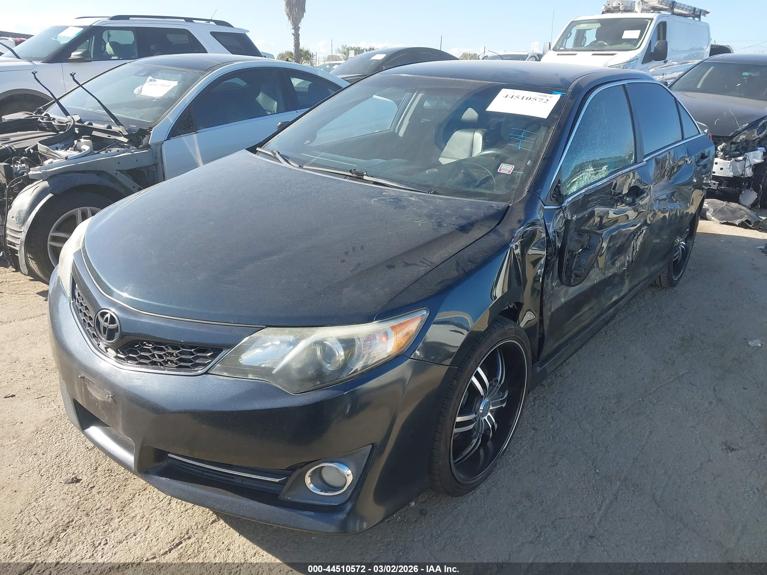 TOYOTA CAMRY image 2