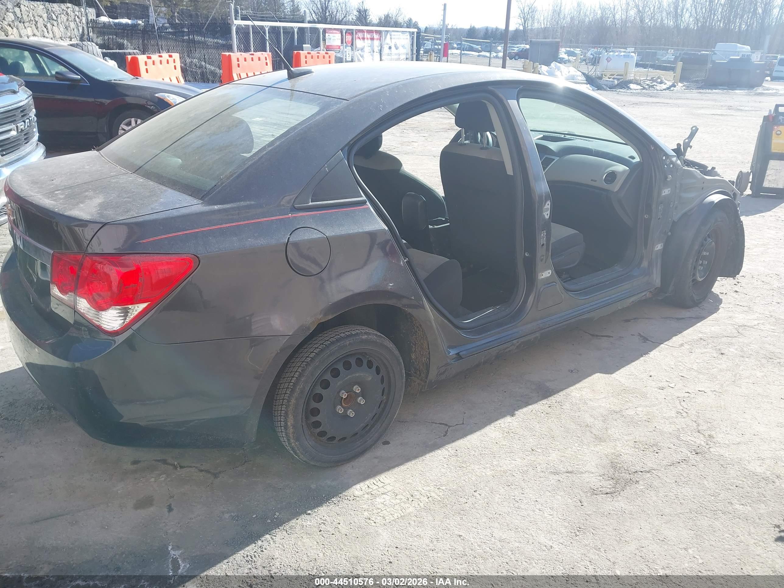 CHEVROLET CRUZE image 4