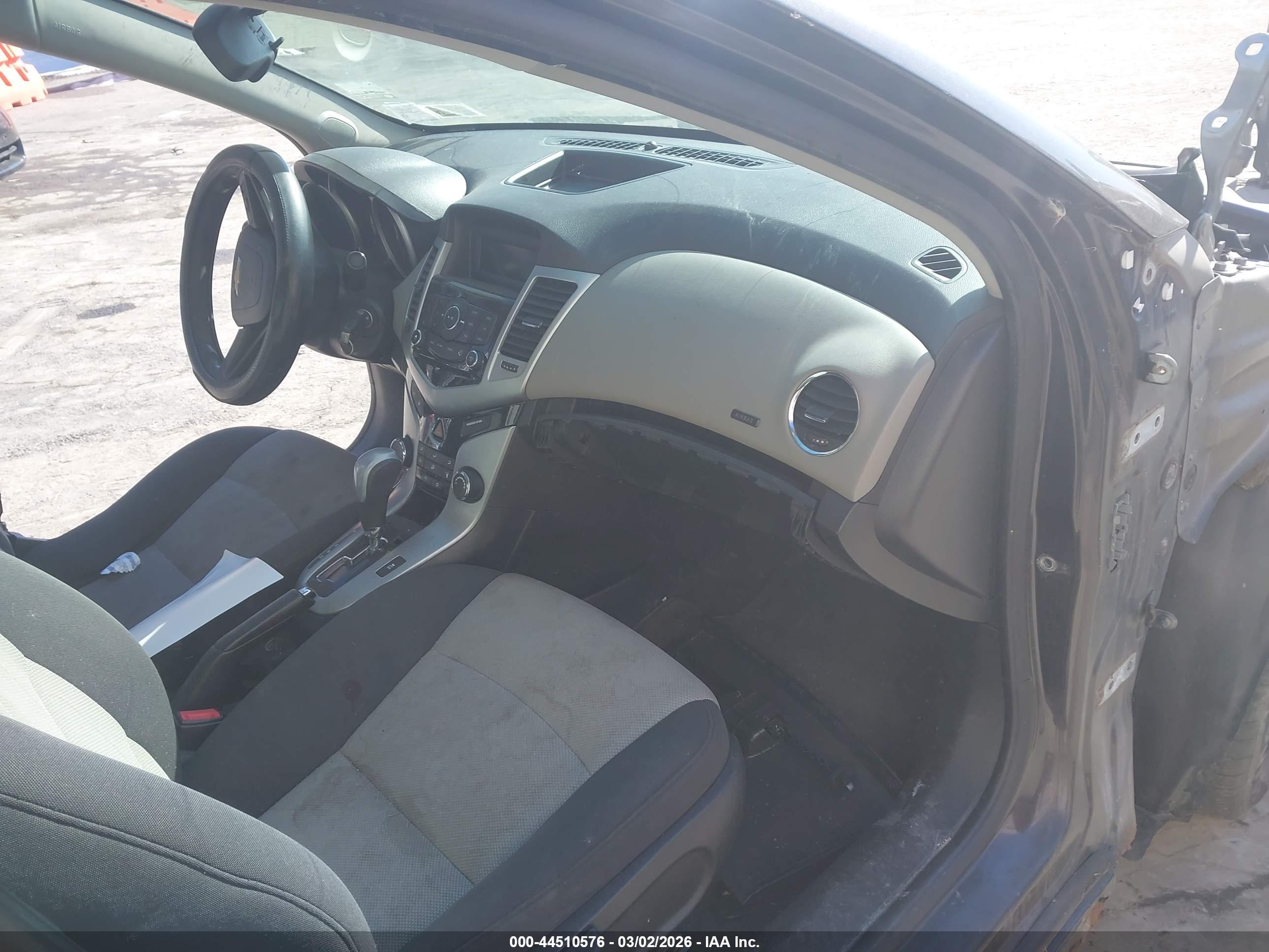 CHEVROLET CRUZE image 5
