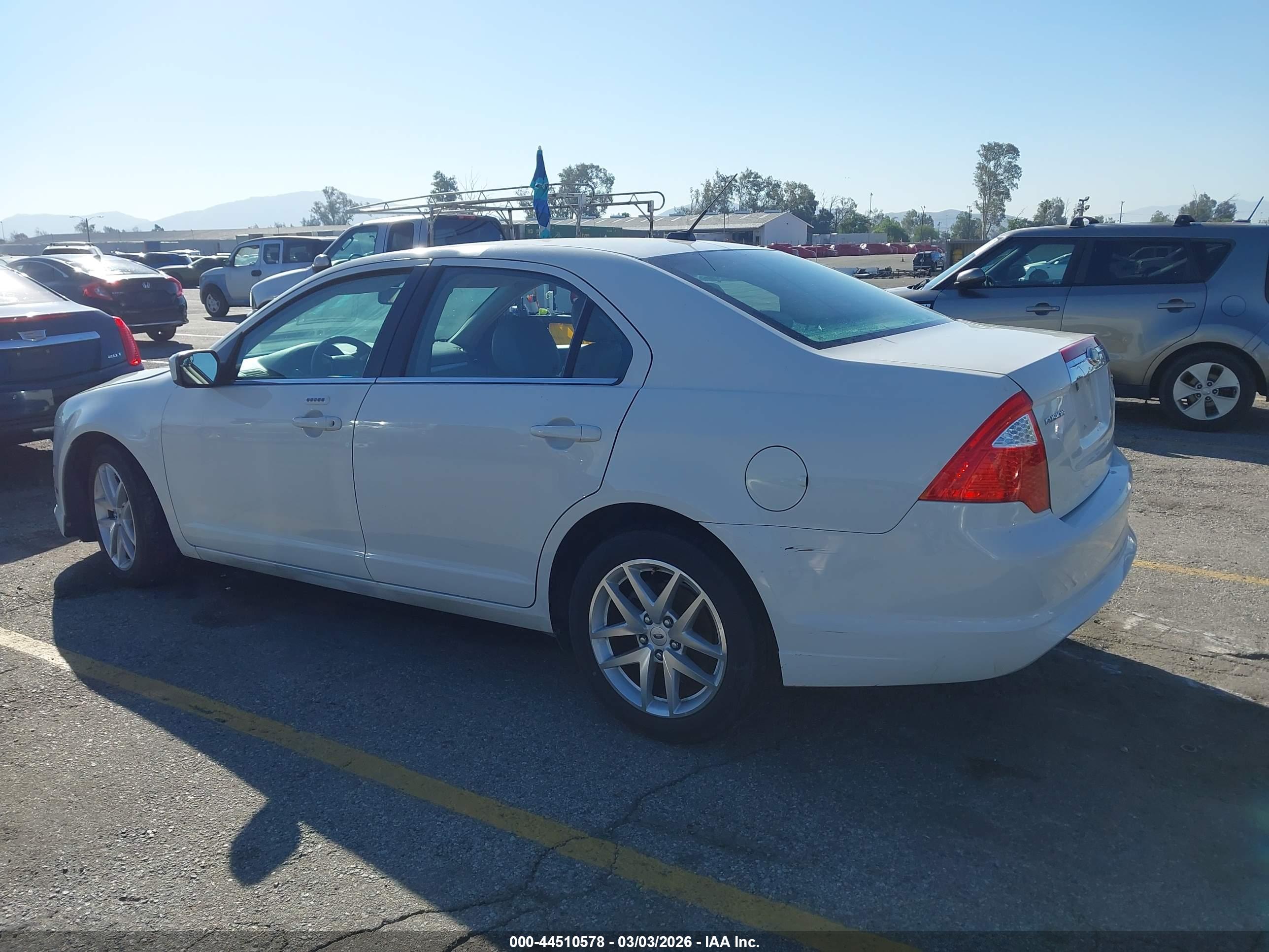 FORD FUSION image 3