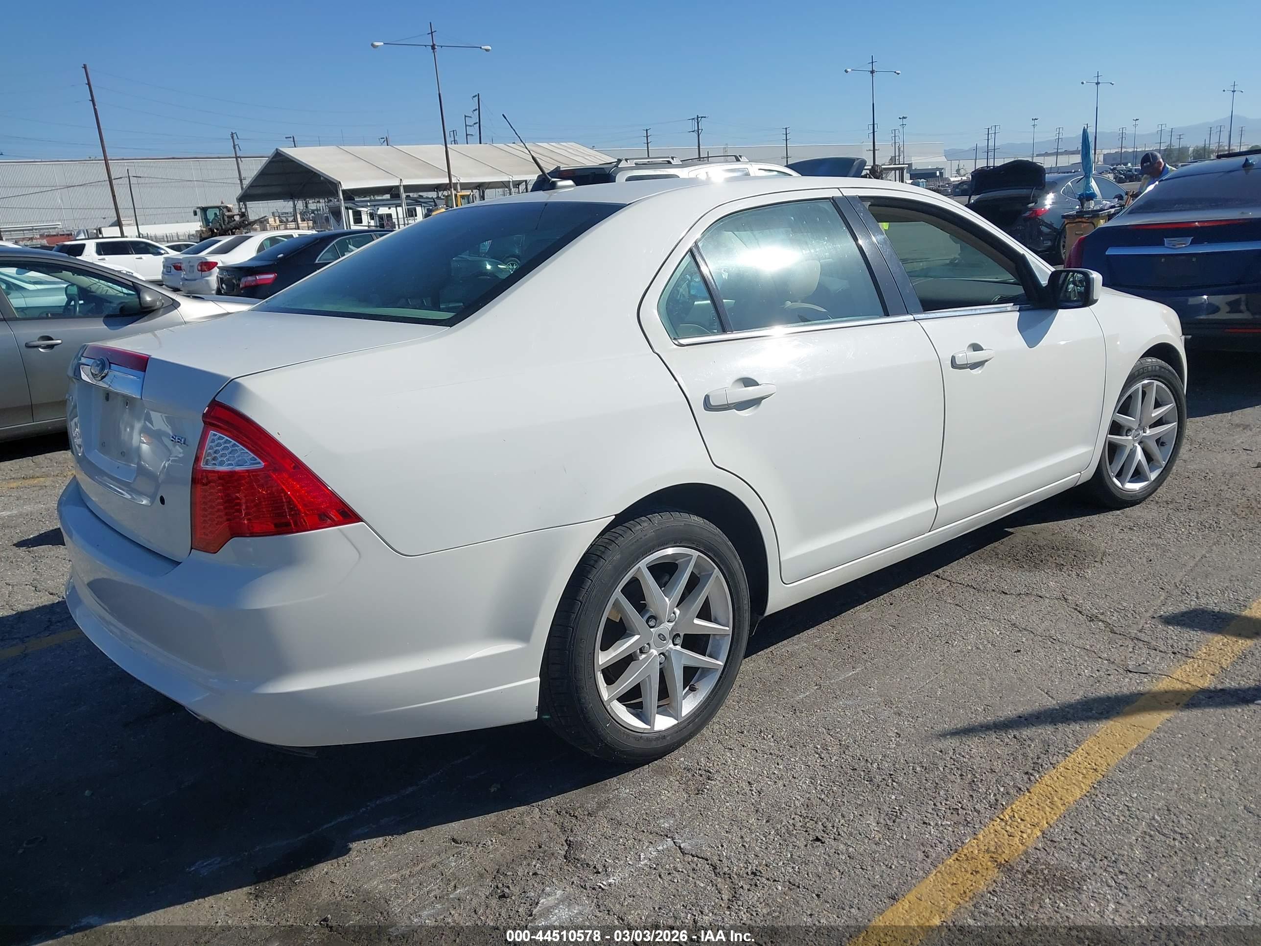 FORD FUSION image 4