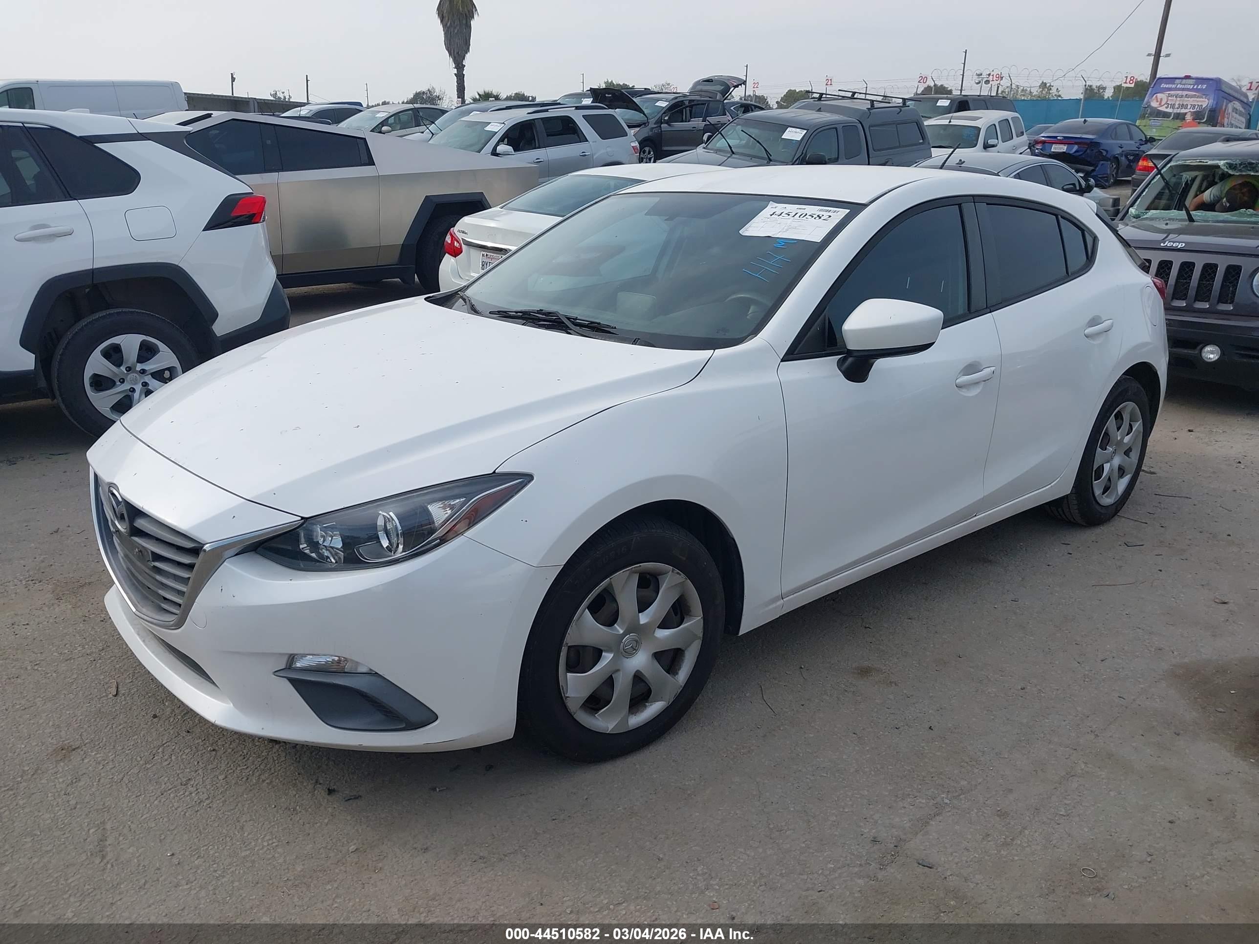 MAZDA MAZDA3 image 2