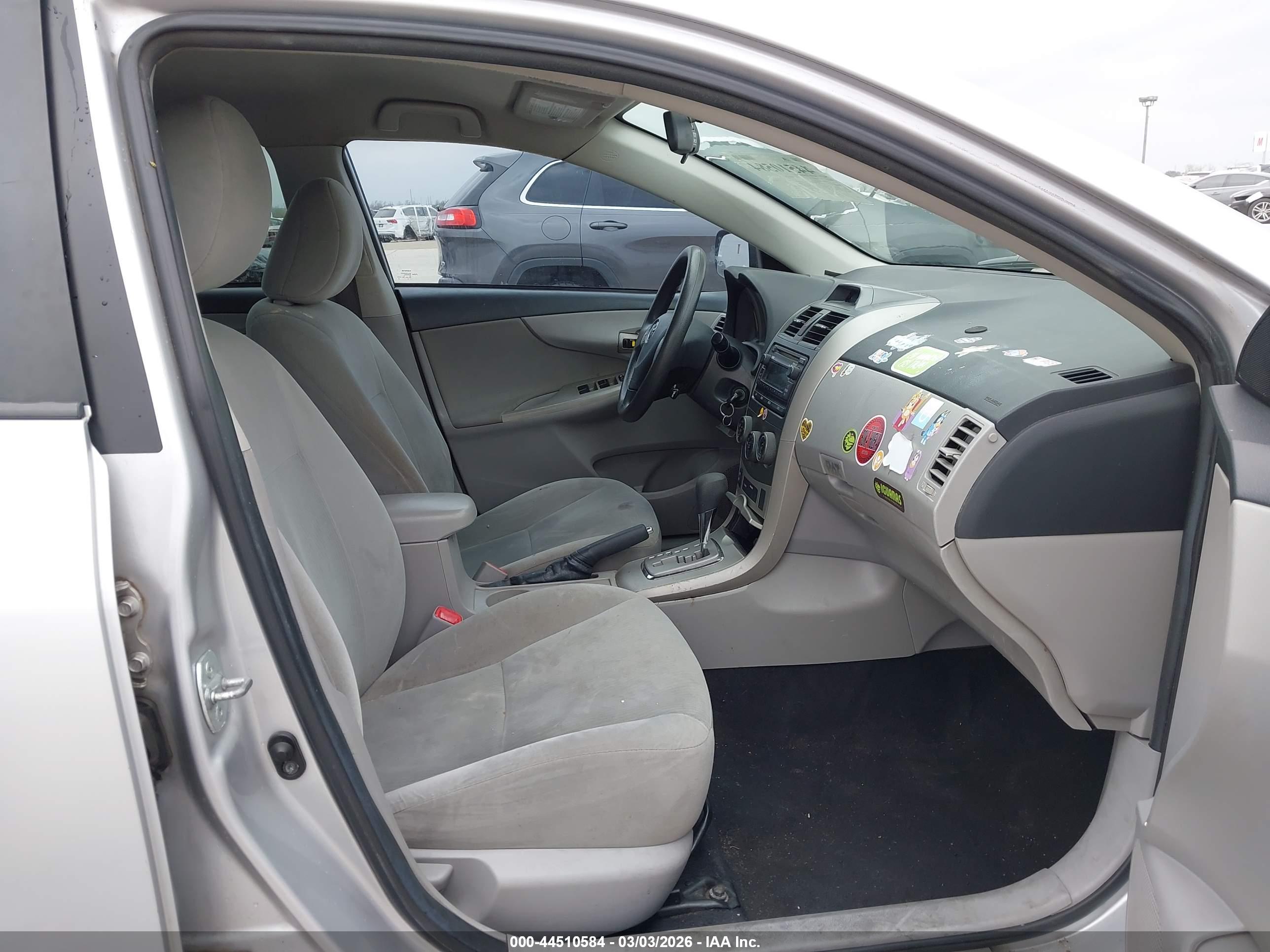 TOYOTA COROLLA image 5