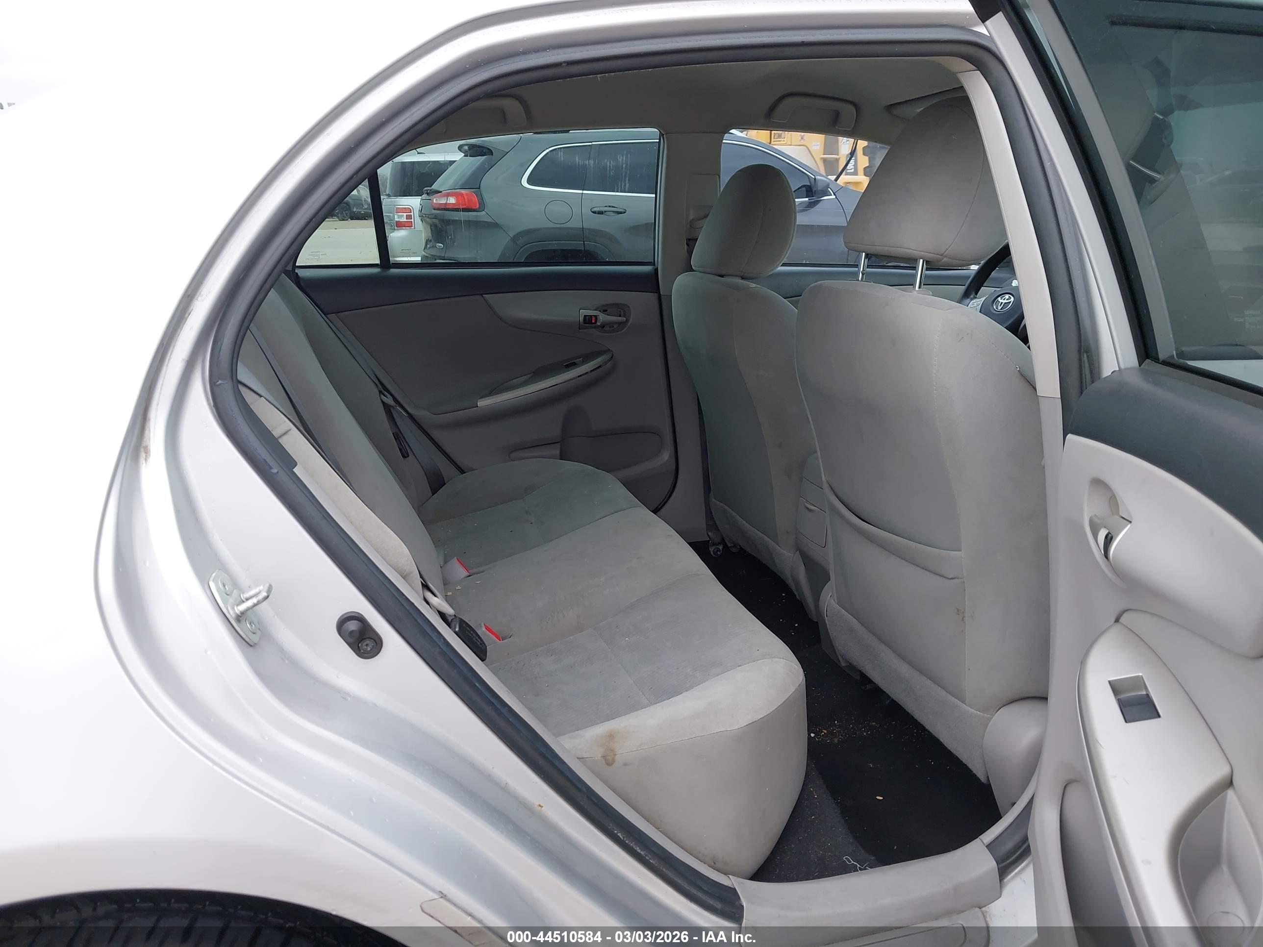 TOYOTA COROLLA image 8