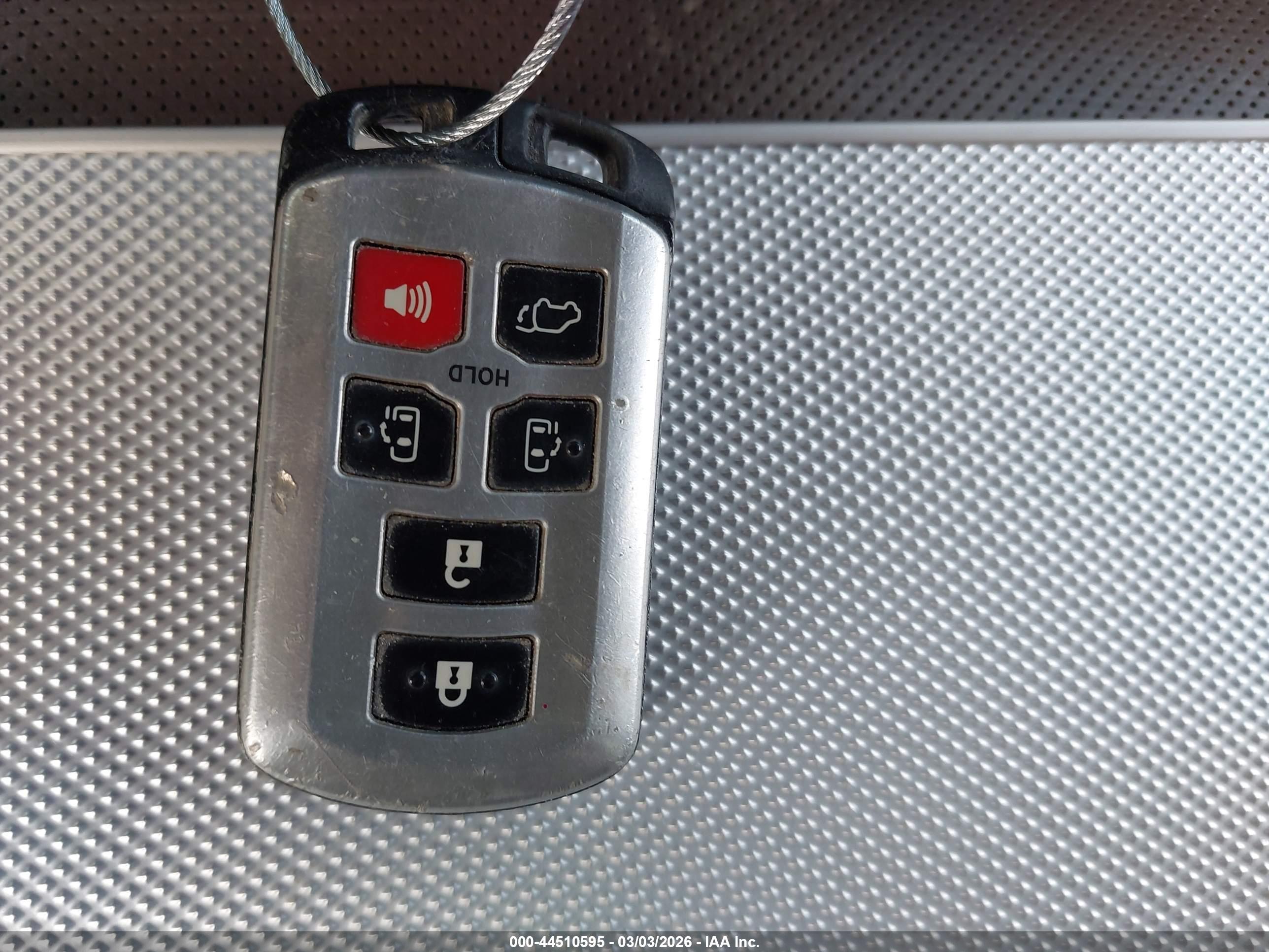 TOYOTA SIENNA image 11