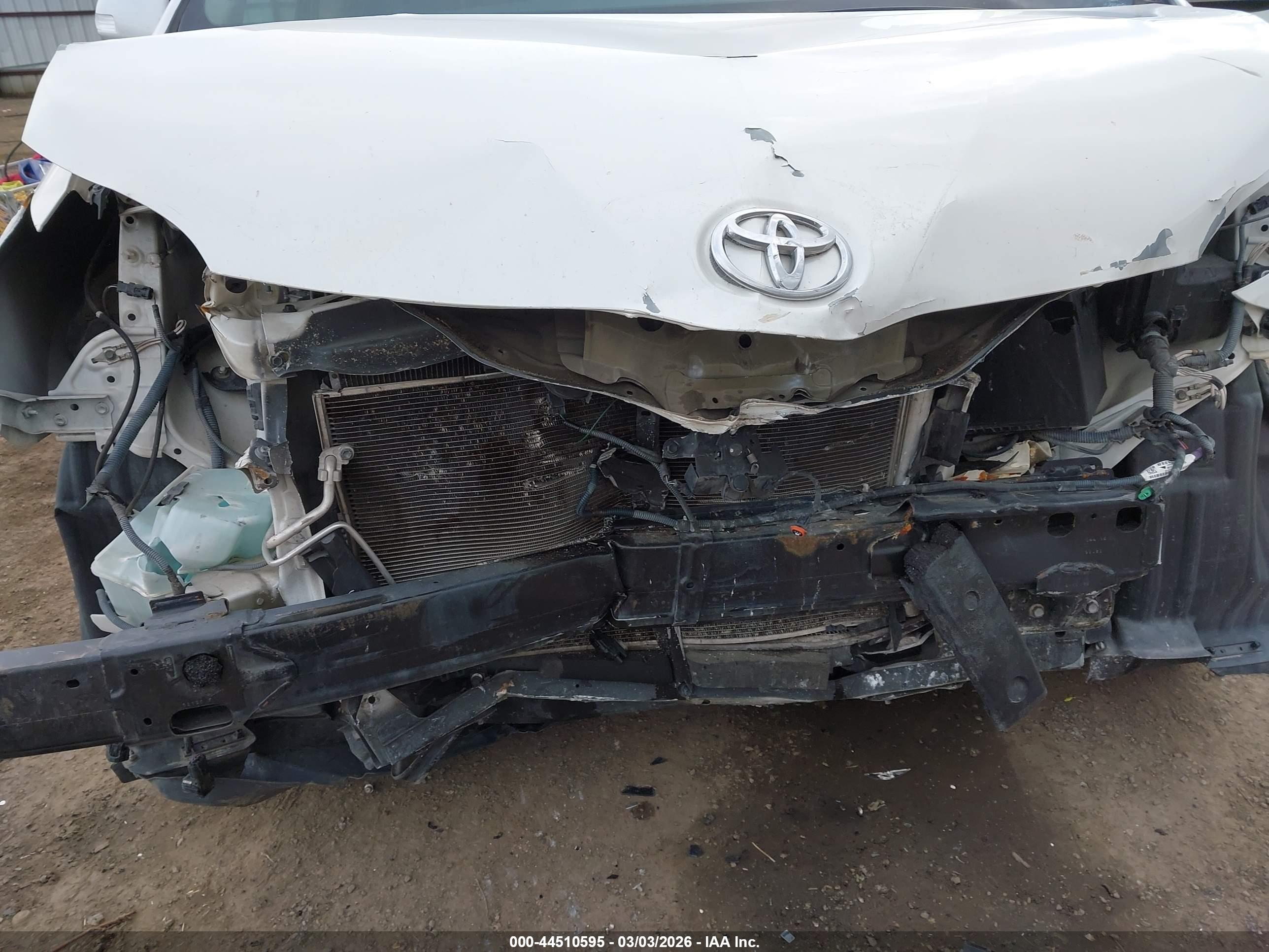 TOYOTA SIENNA image 6