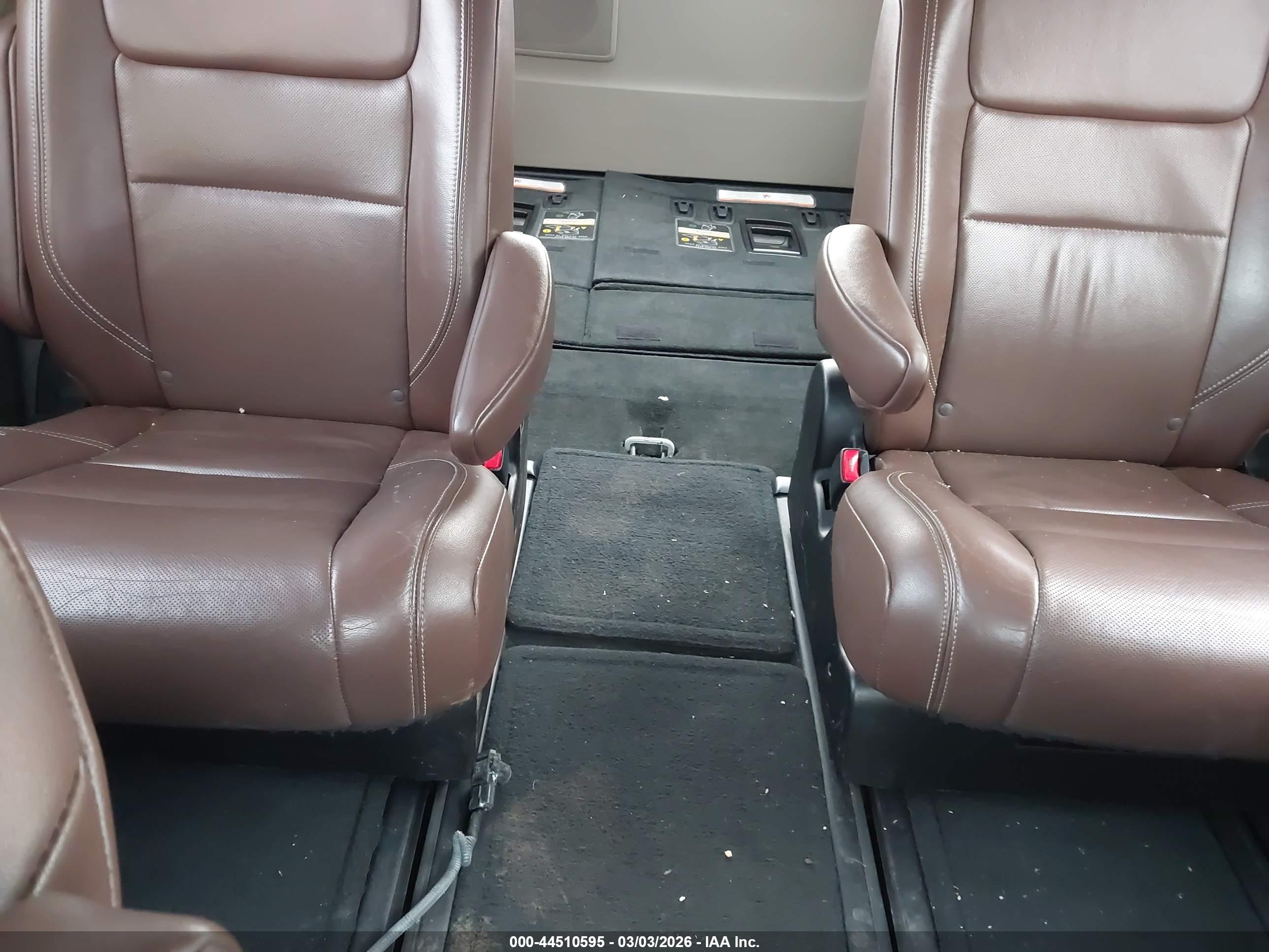 TOYOTA SIENNA image 8