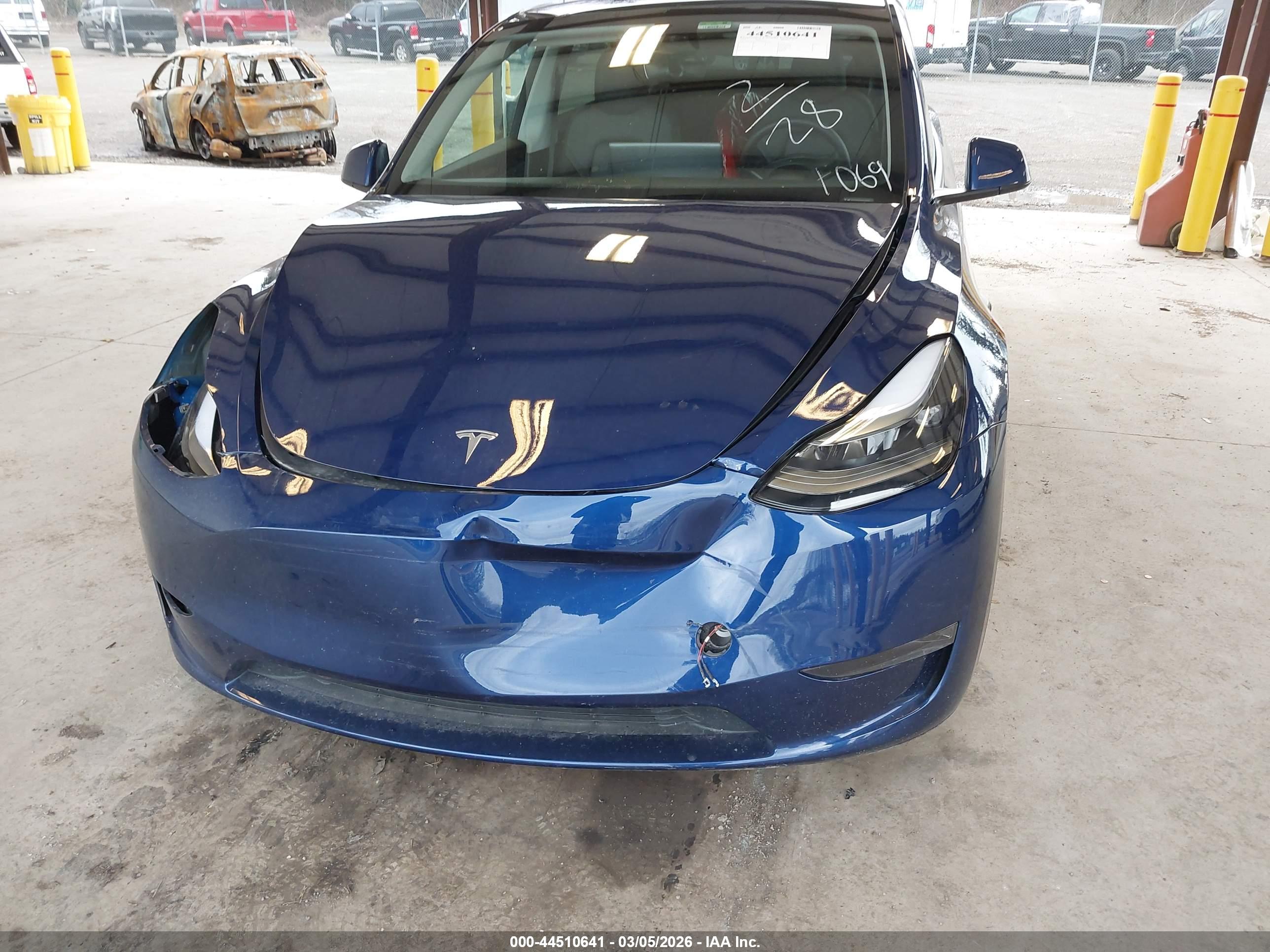TESLA MODEL image 6