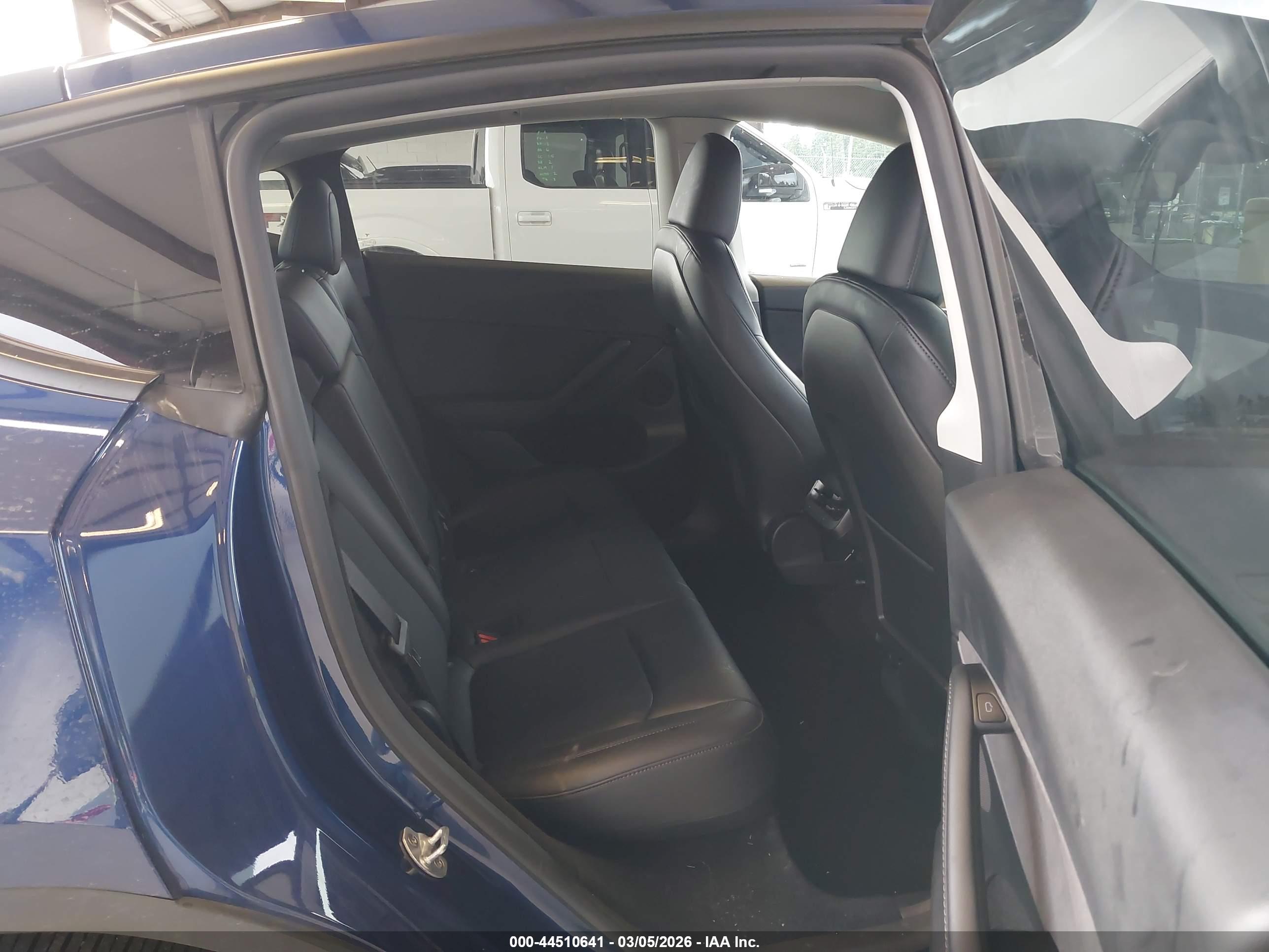 TESLA MODEL image 8