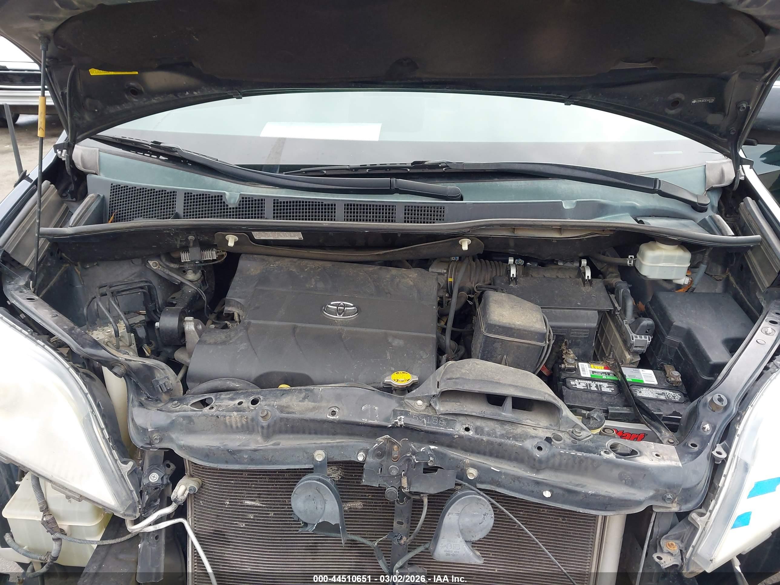 TOYOTA SIENNA image 10