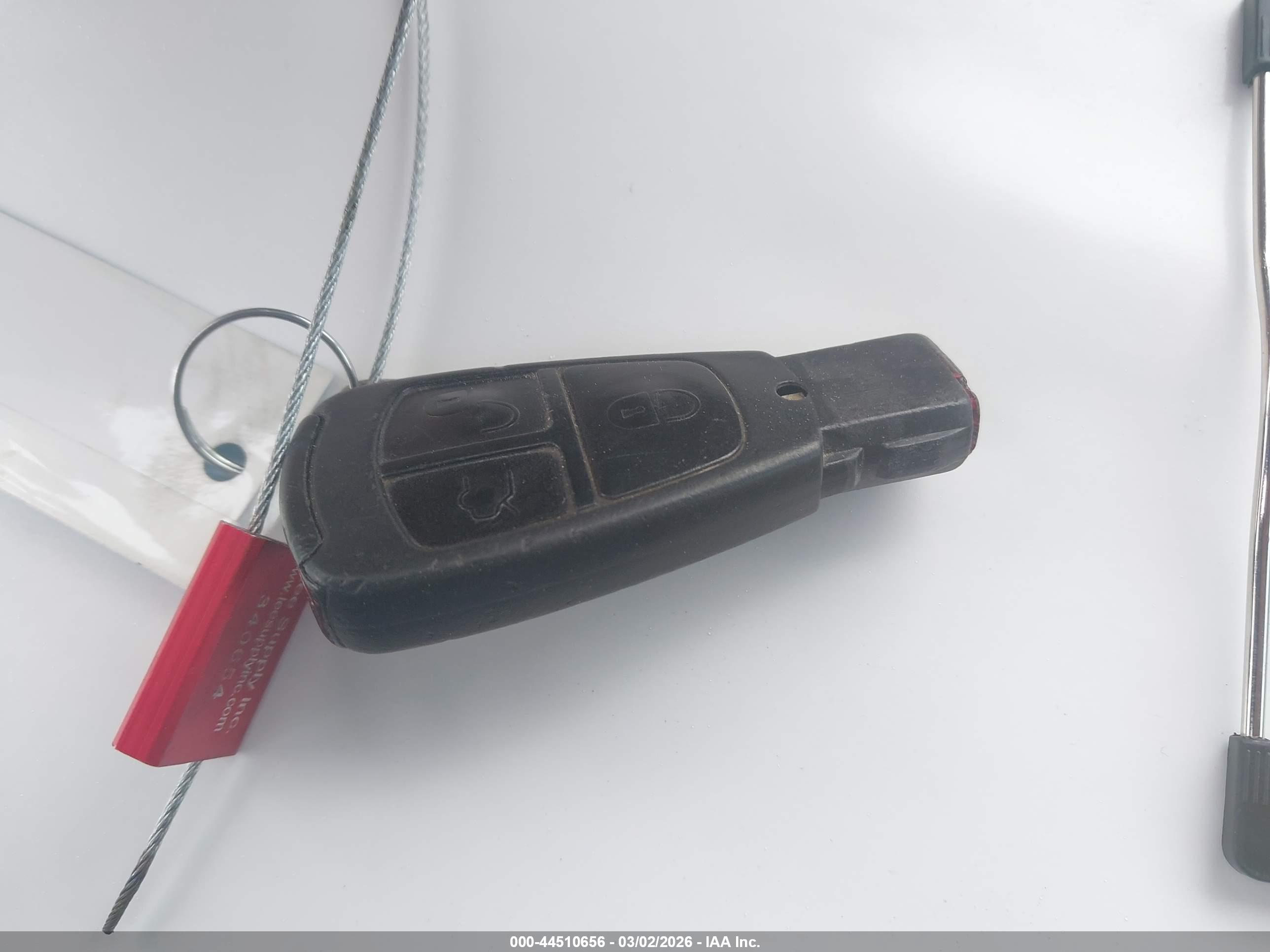 MERCEDES-BENZ E image 11