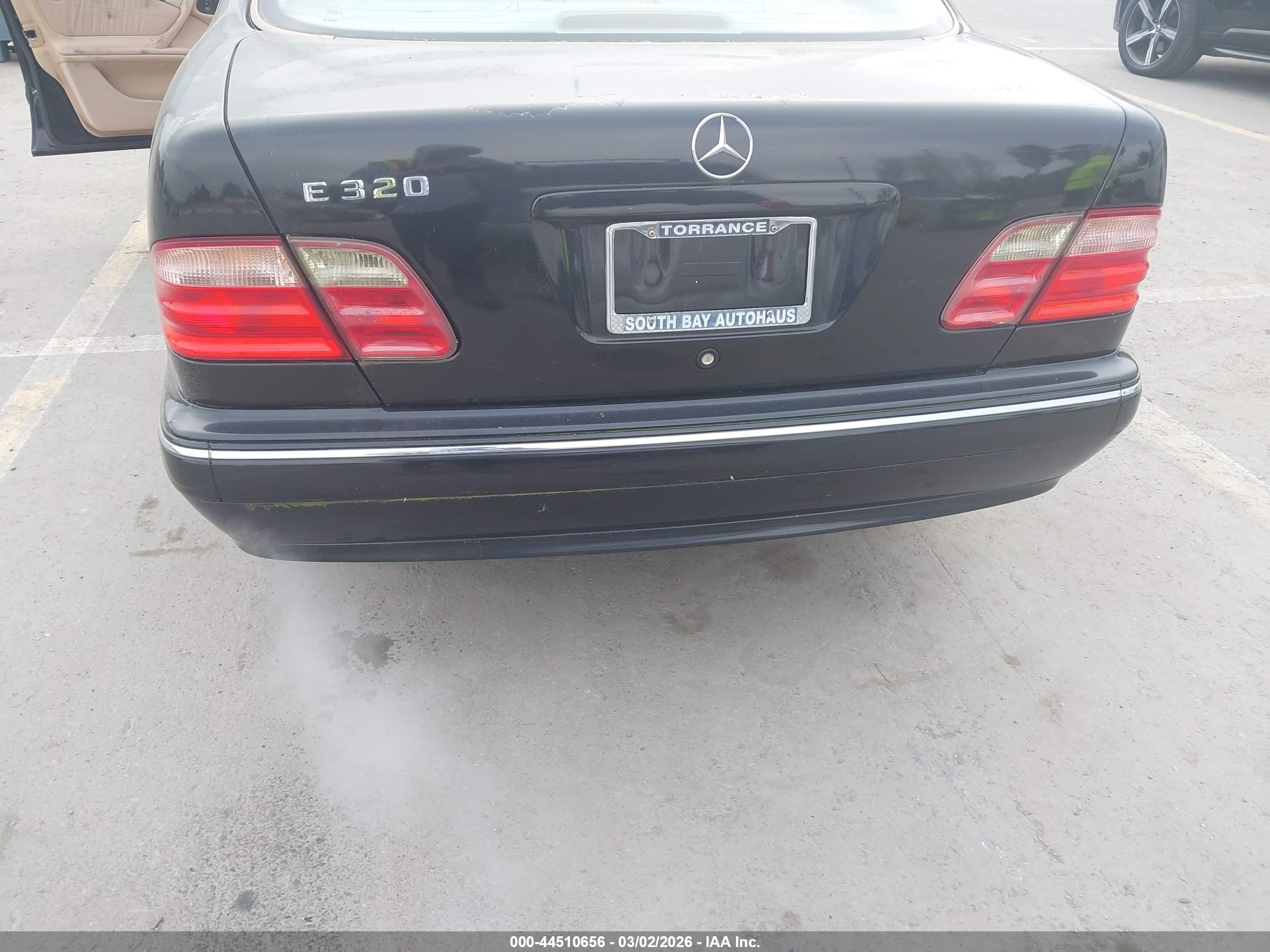 MERCEDES-BENZ E image 6