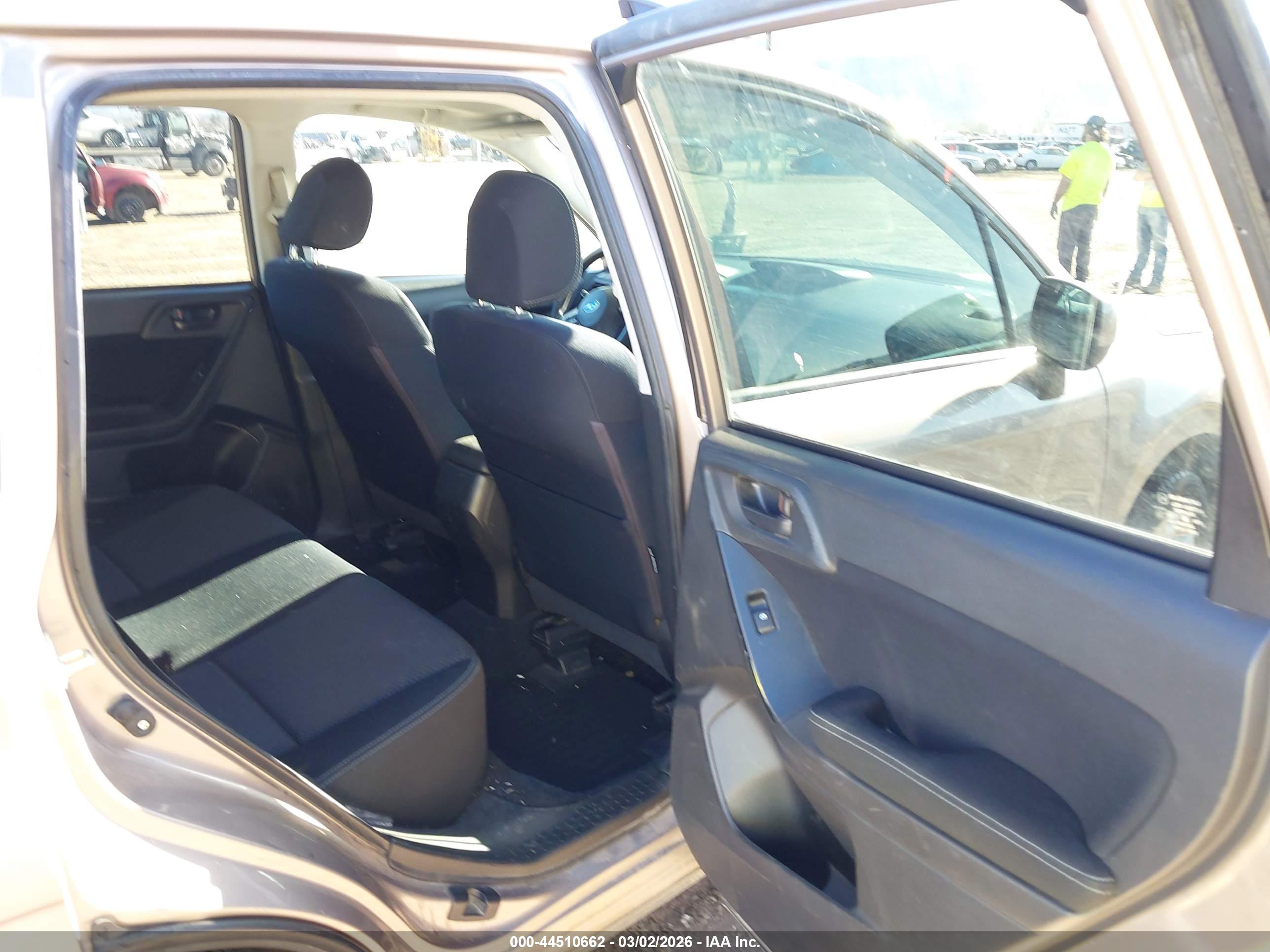 SUBARU FORESTER image 8