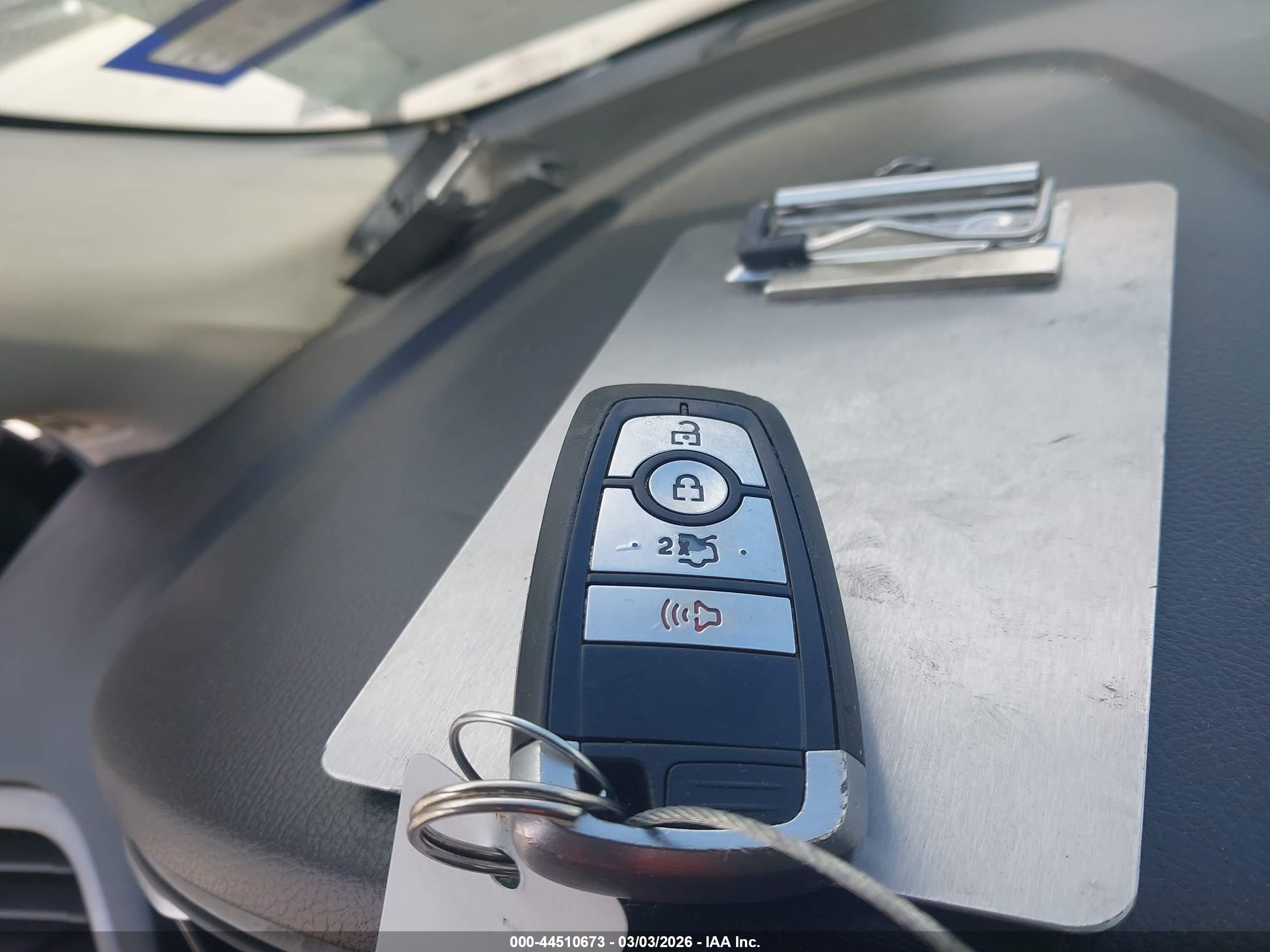 FORD FUSION image 11