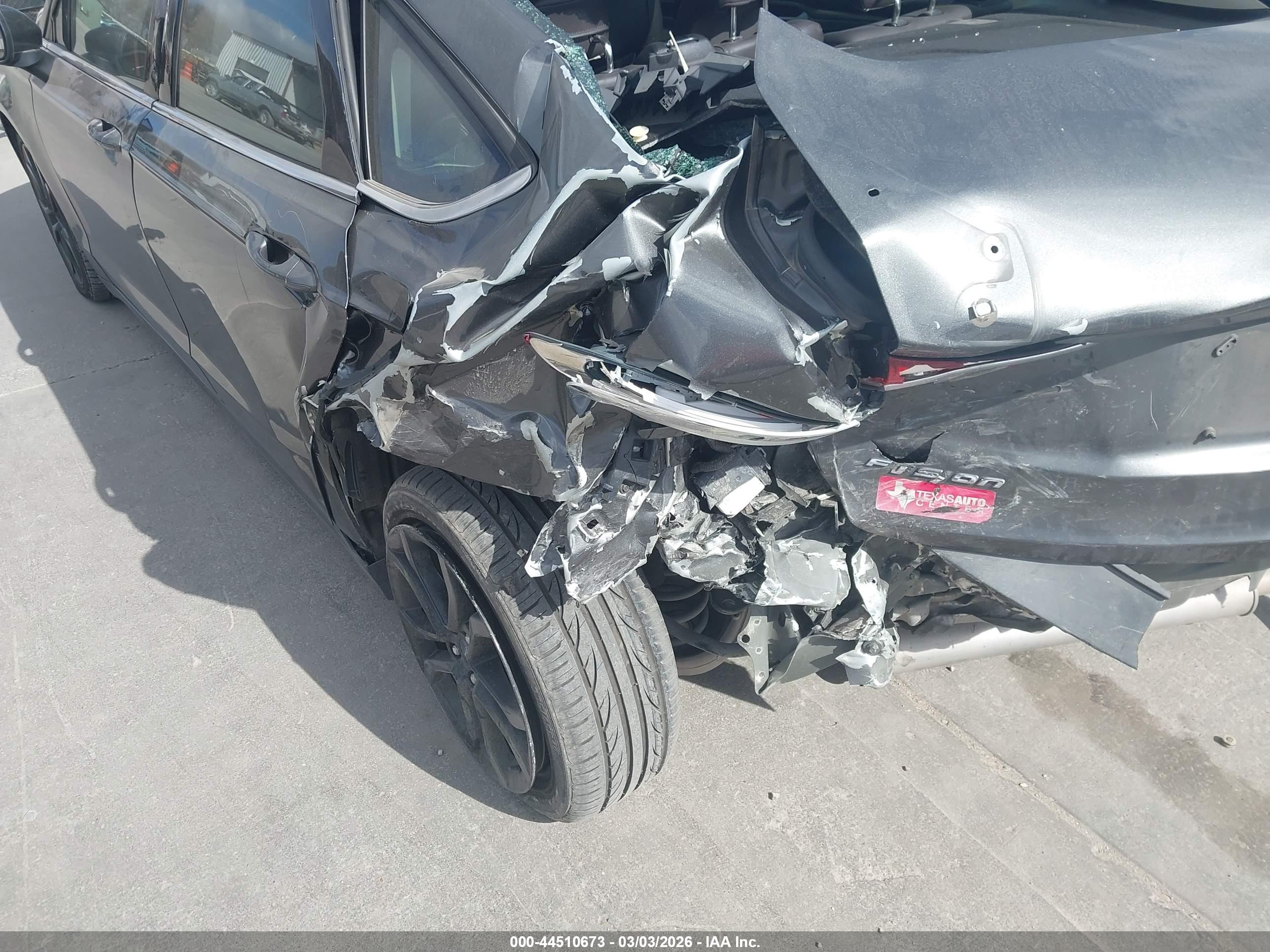 FORD FUSION image 6