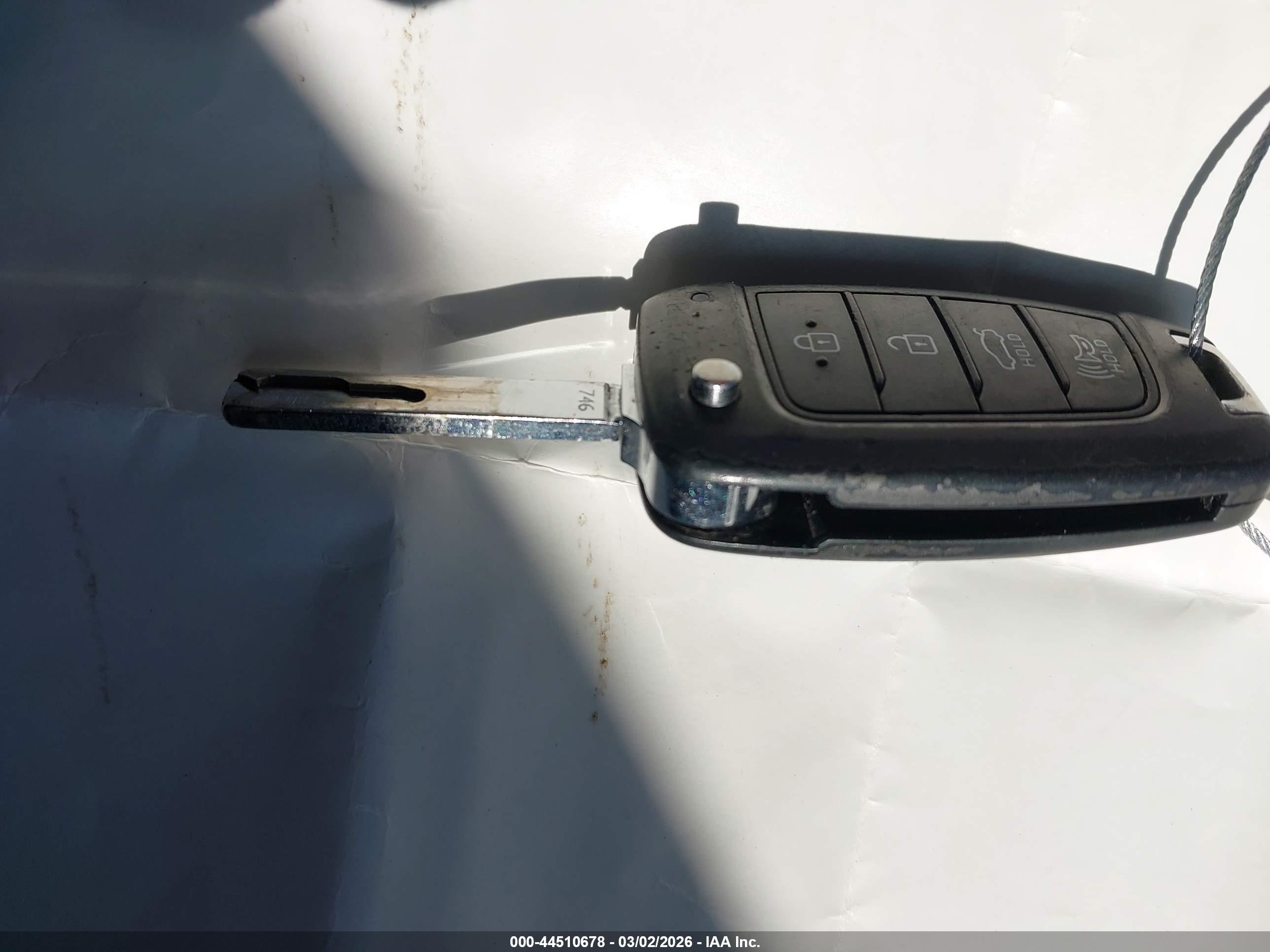 HYUNDAI ACCENT image 11