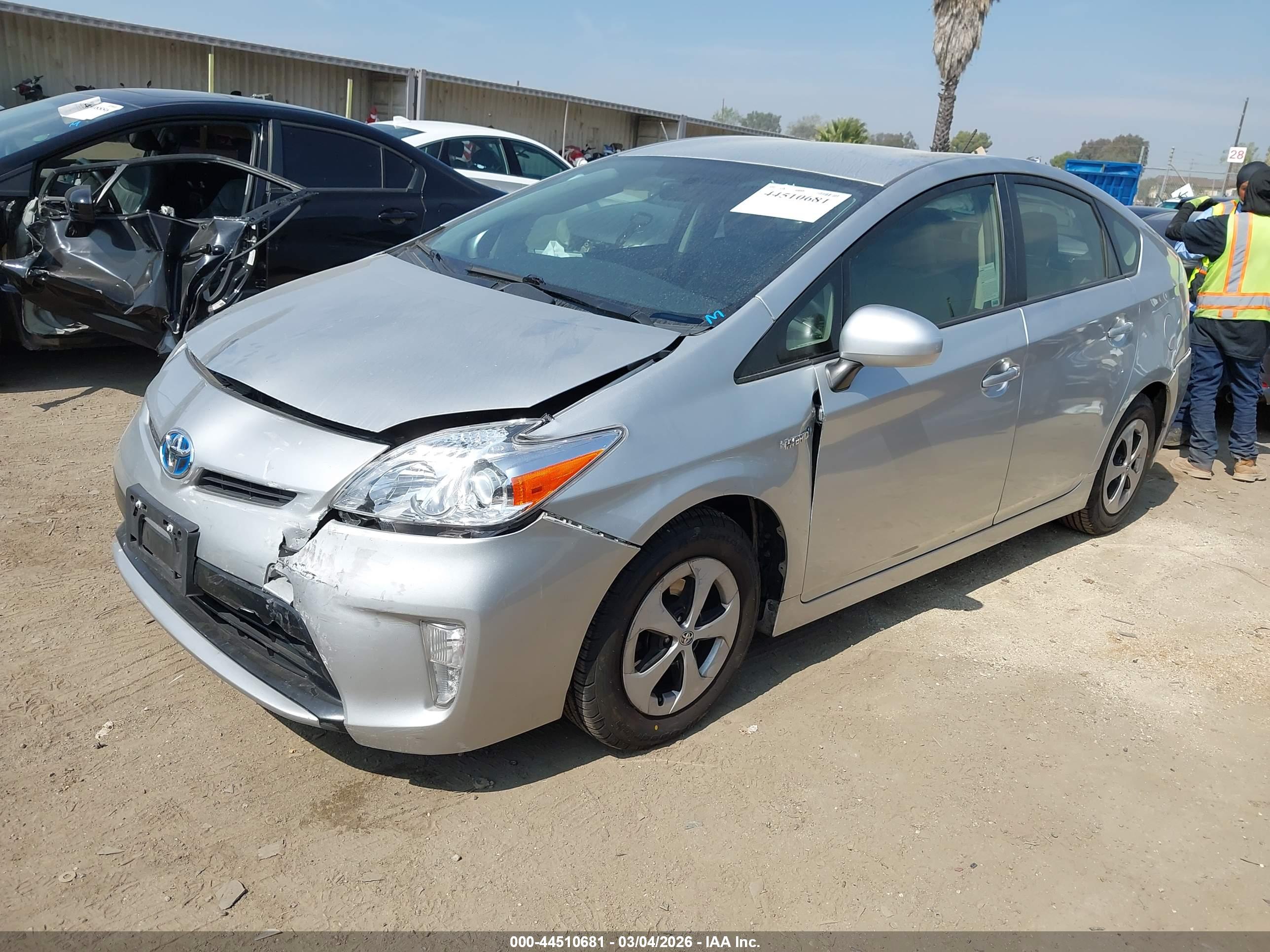 TOYOTA PRIUS image 2