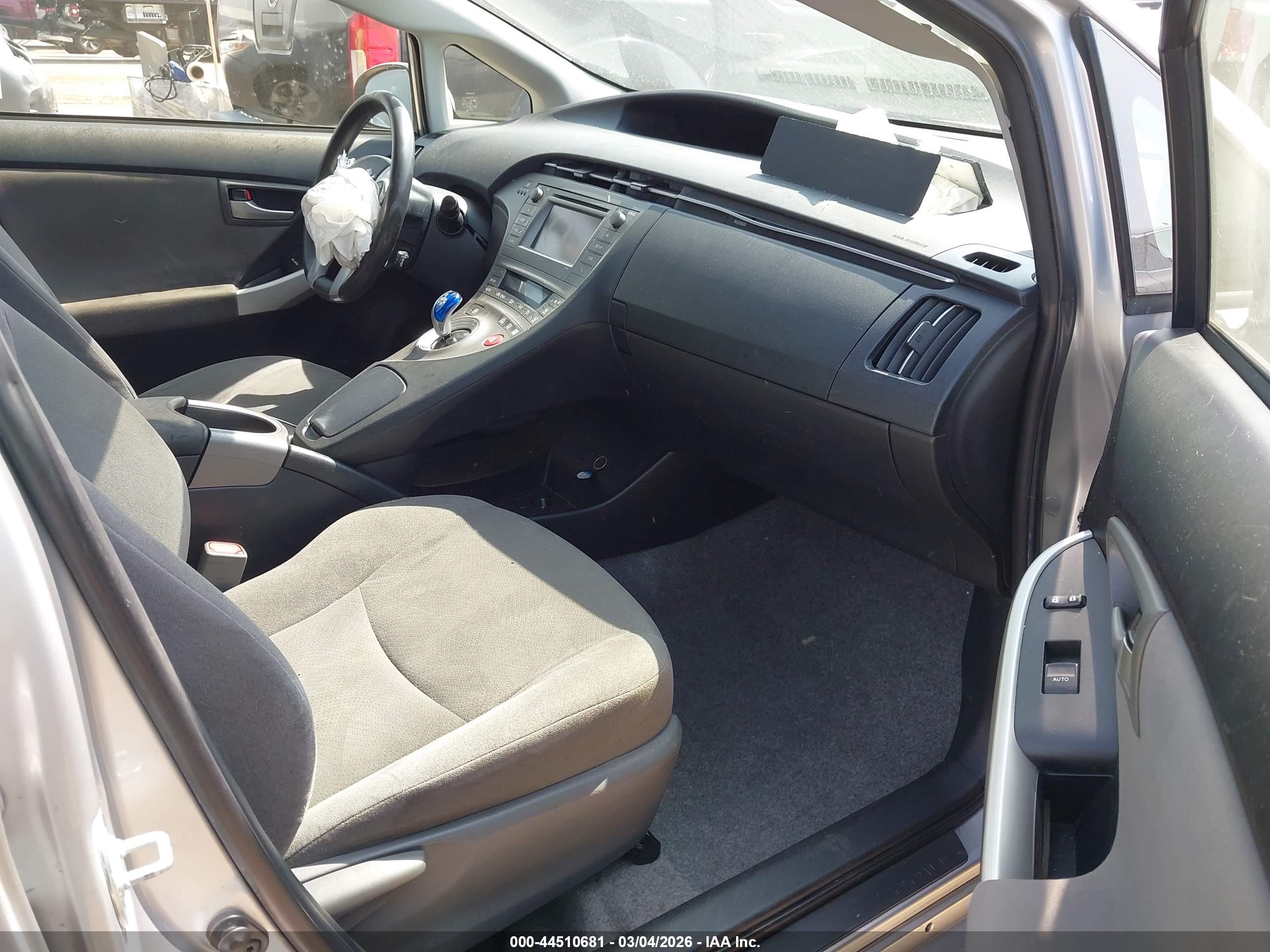 TOYOTA PRIUS image 5