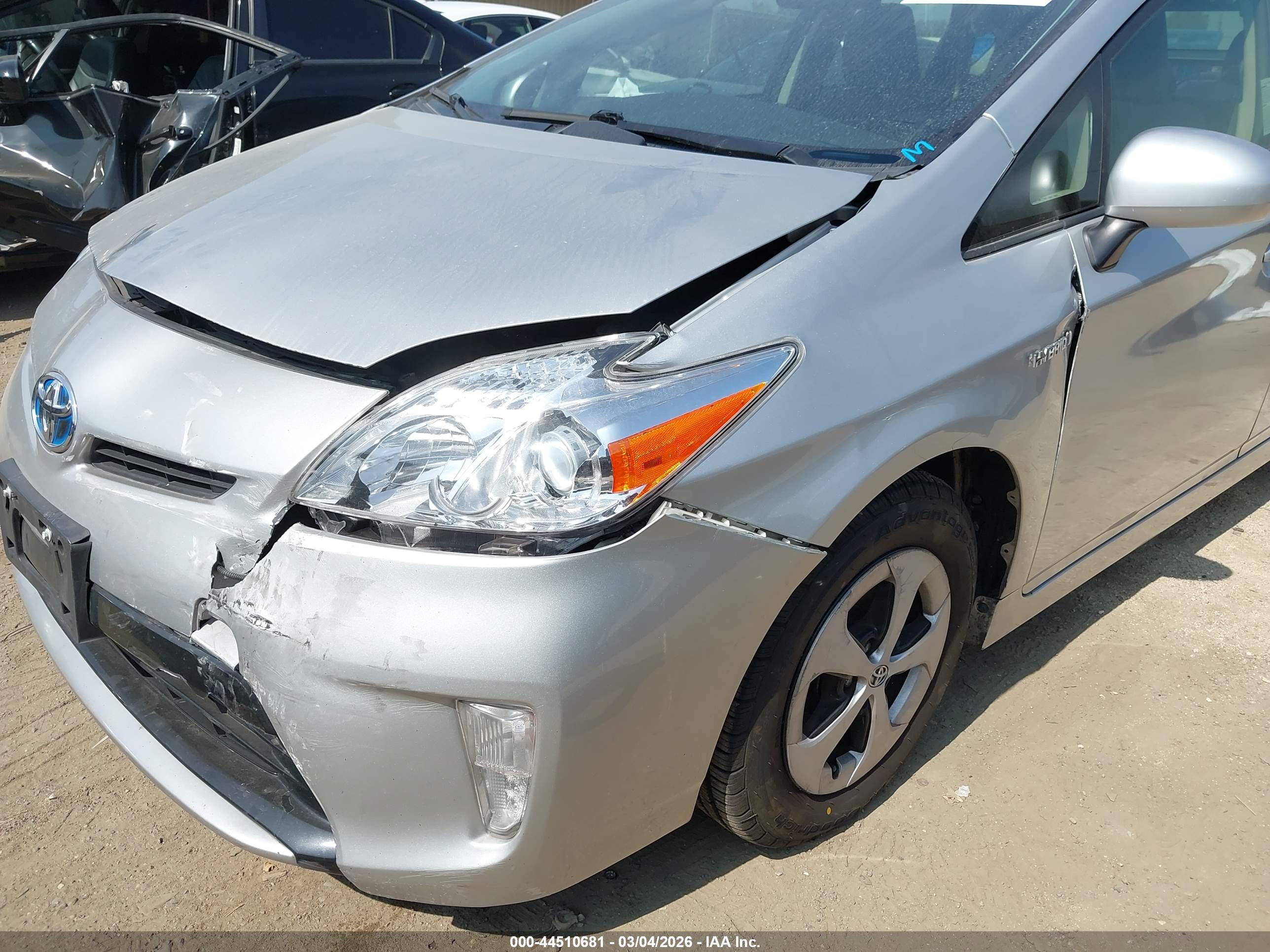 TOYOTA PRIUS image 6