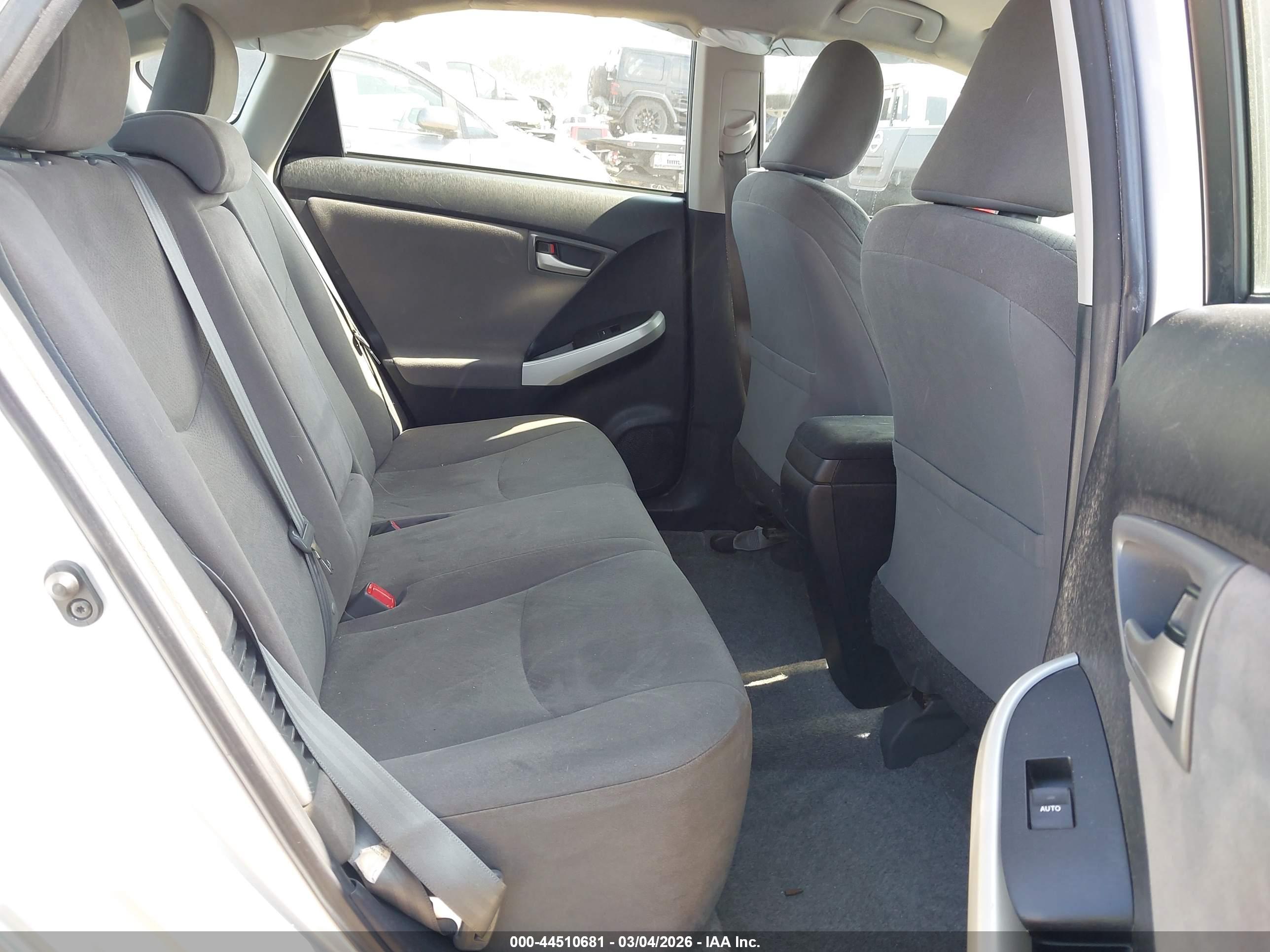TOYOTA PRIUS image 8